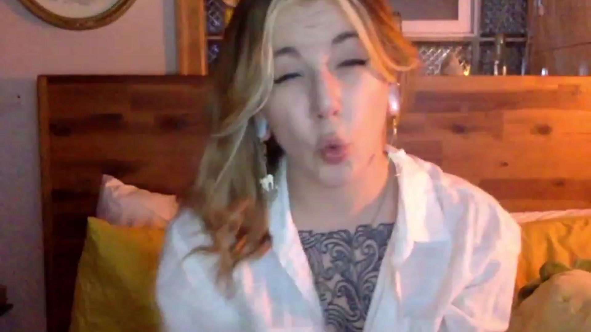 Gallery image thumbnail from Shy_sophia2's myfreecams stream on, 06/03/2023, 03:02 image 3 of 20