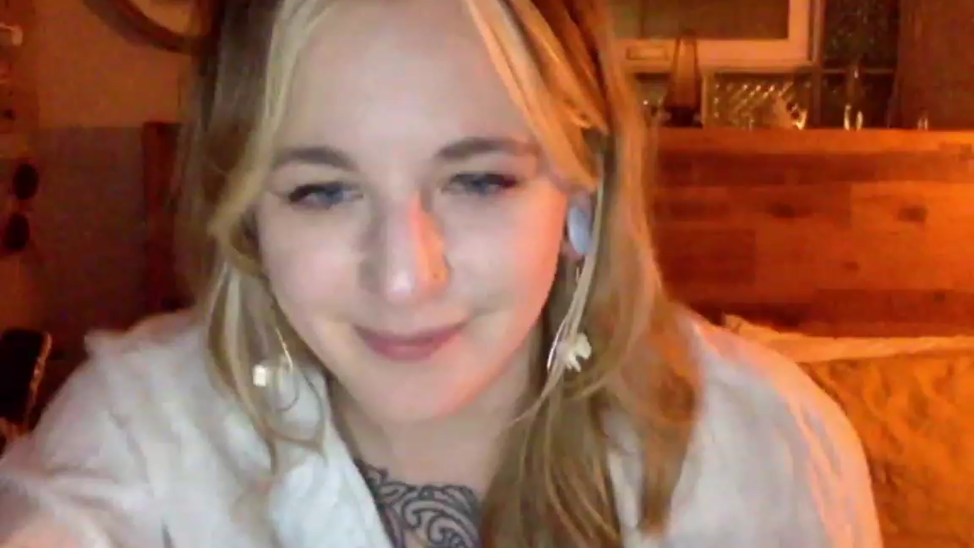 Gallery image thumbnail from Shy_sophia2's myfreecams stream on, 06/03/2023, 03:02 image 14 of 20