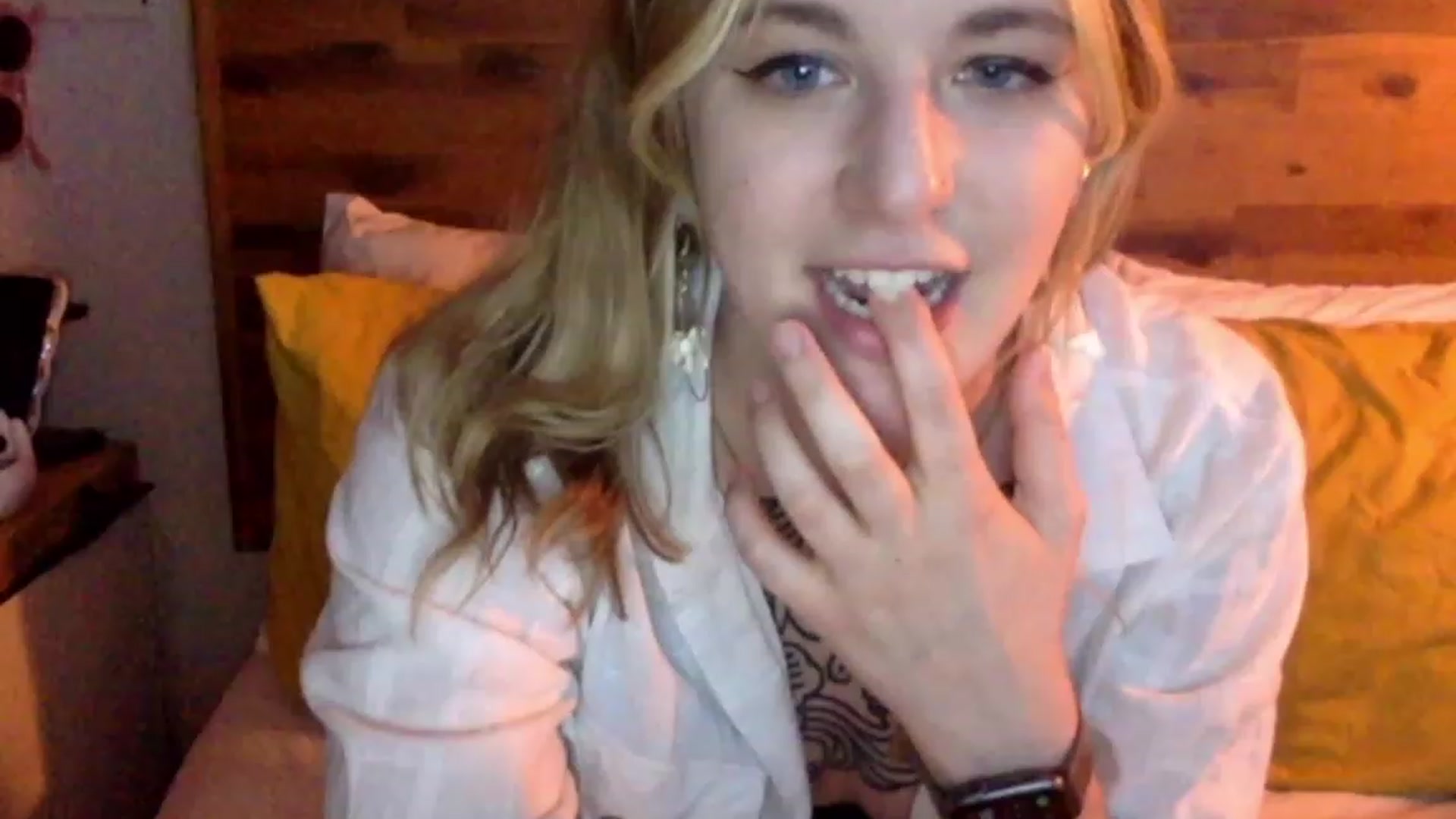 Gallery image thumbnail from Shy_sophia2's myfreecams stream on, 06/03/2023, 03:02 image 17 of 20