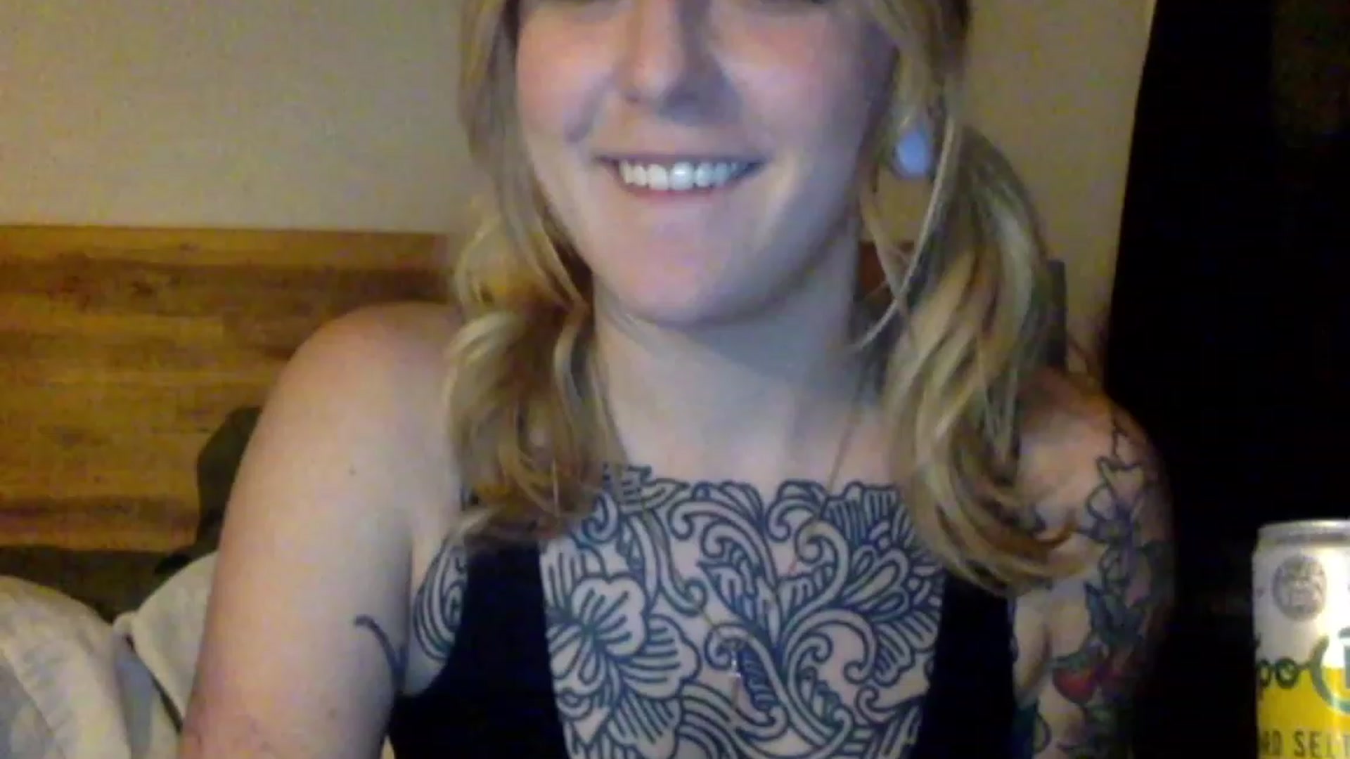 Gallery image thumbnail from Shy_sophia2's myfreecams stream on, 08/08/2023, 04:02 image 1 of 20