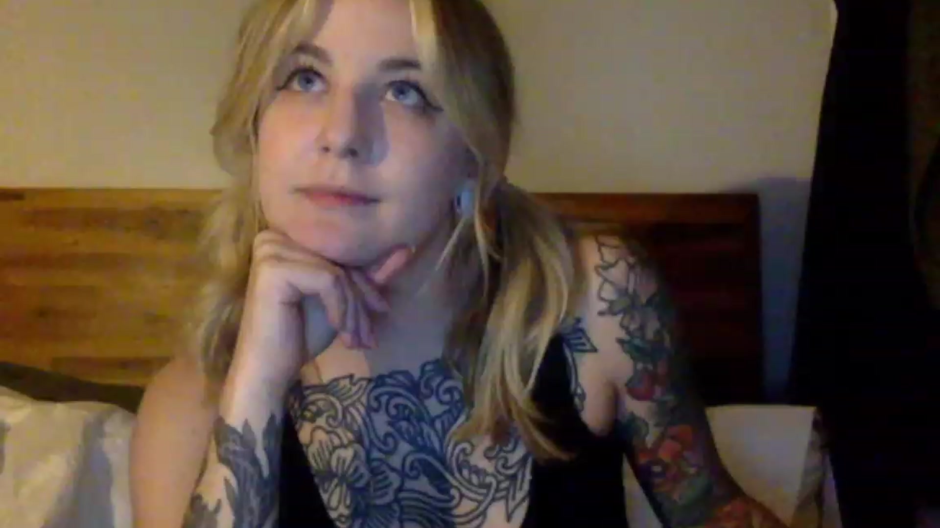 Gallery image thumbnail from Shy_sophia2's myfreecams stream on, 08/08/2023, 04:02 image 11 of 20