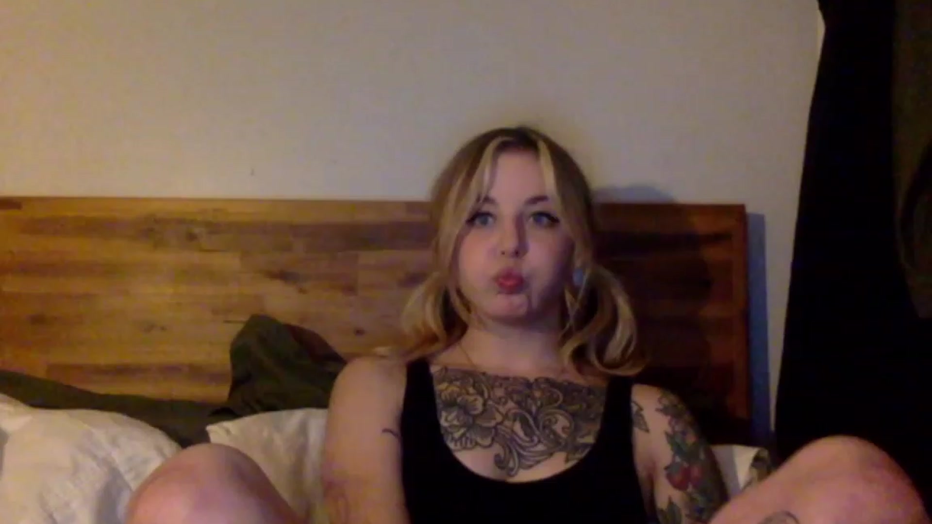 Gallery image thumbnail from Shy_sophia2's myfreecams stream on, 08/08/2023, 04:02 image 3 of 20