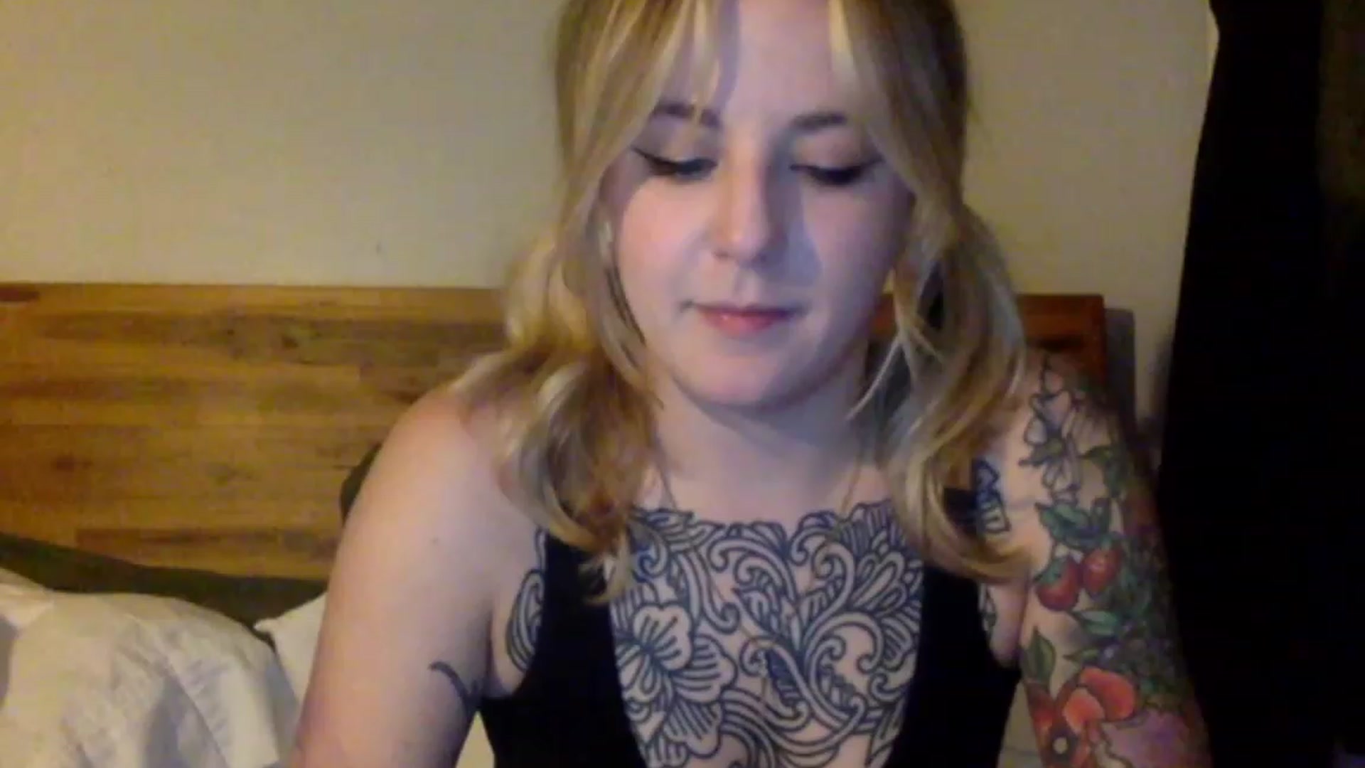 Gallery image thumbnail from Shy_sophia2's myfreecams stream on, 08/08/2023, 04:02 image 5 of 20