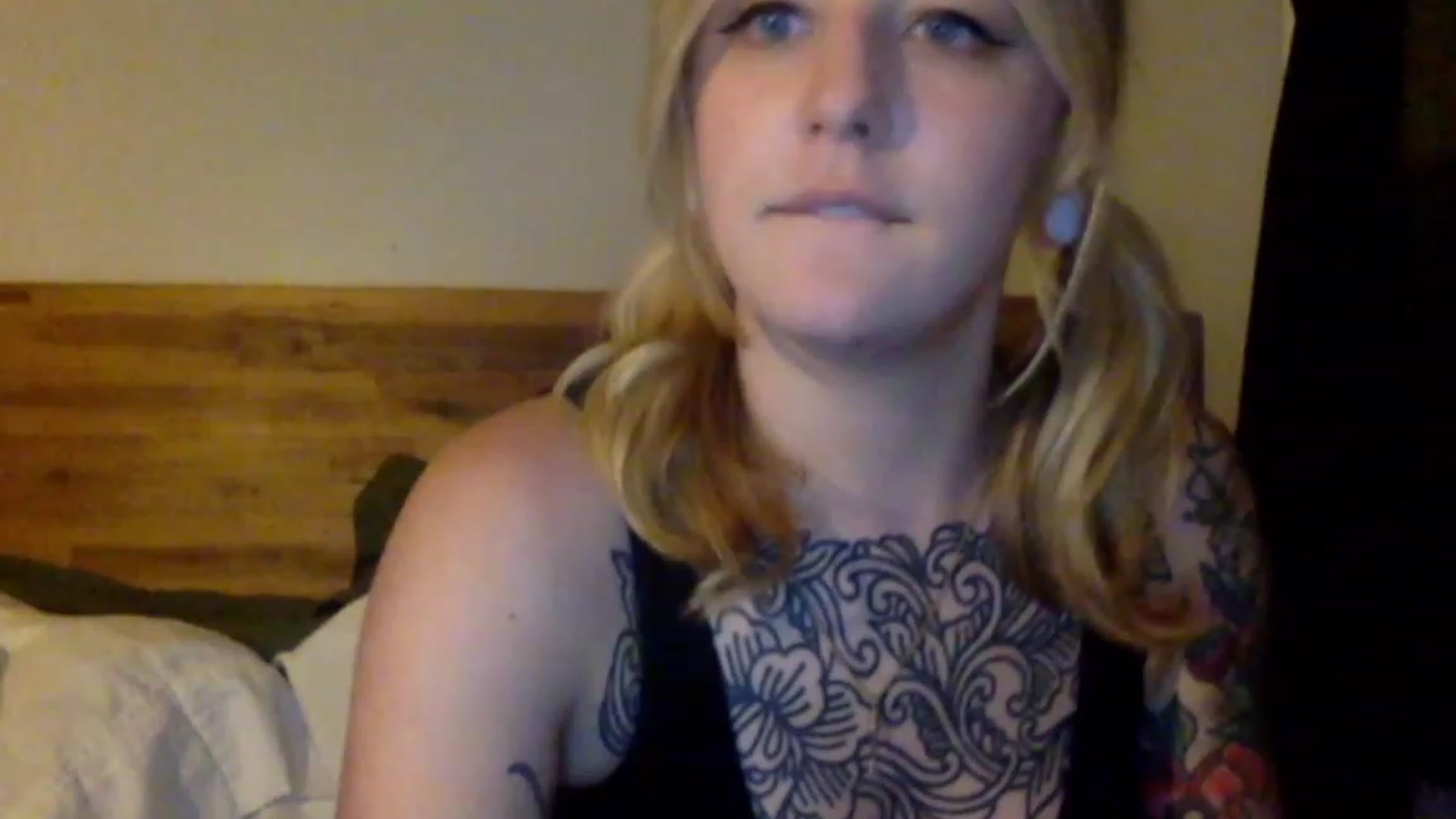 Gallery image thumbnail from Shy_sophia2's myfreecams stream on, 08/08/2023, 04:02 image 2 of 20