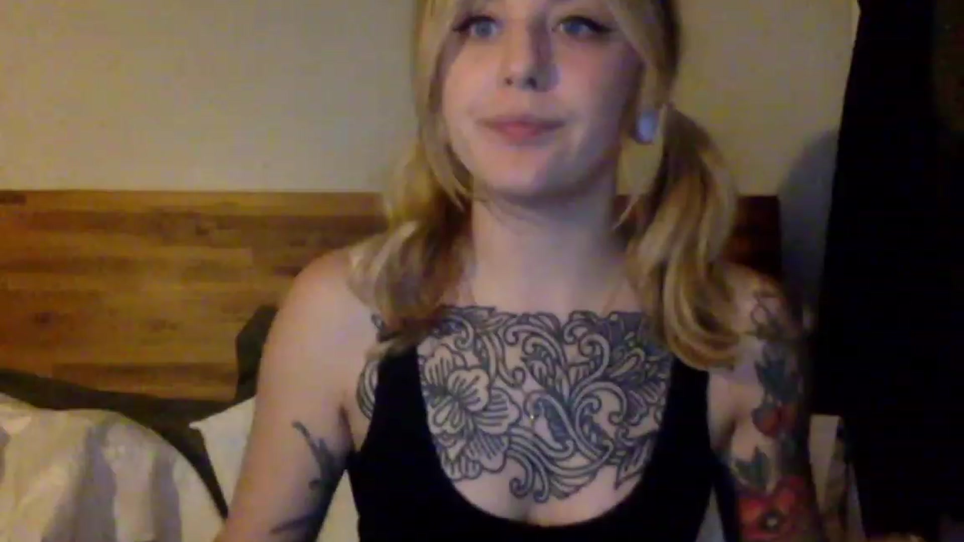 Gallery image thumbnail from Shy_sophia2's myfreecams stream on, 08/08/2023, 04:02 image 8 of 20