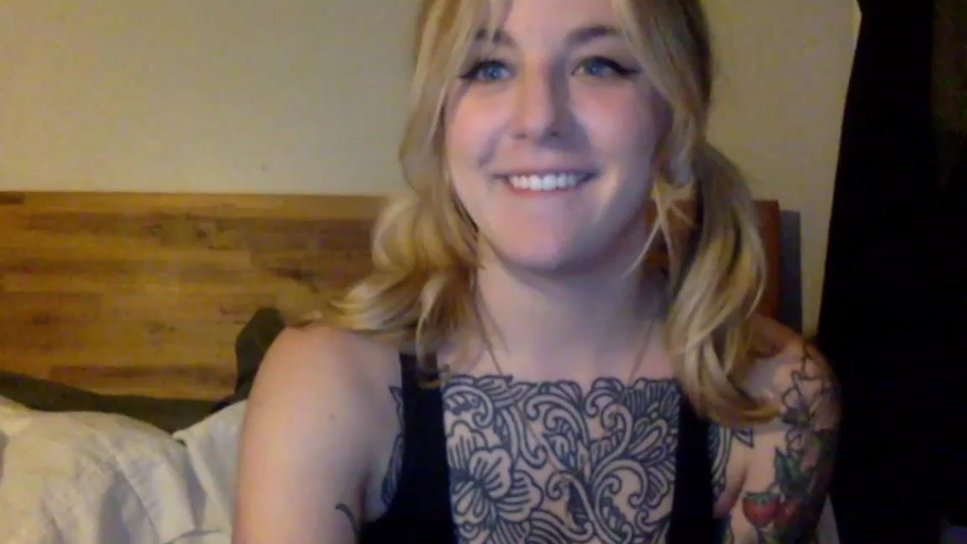 Gallery image thumbnail from Shy_sophia2's myfreecams stream on, 08/08/2023, 04:02 image 4 of 20