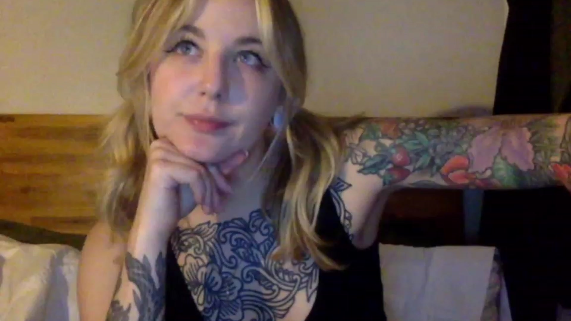 Gallery image thumbnail from Shy_sophia2's myfreecams stream on, 08/08/2023, 04:02 image 10 of 20