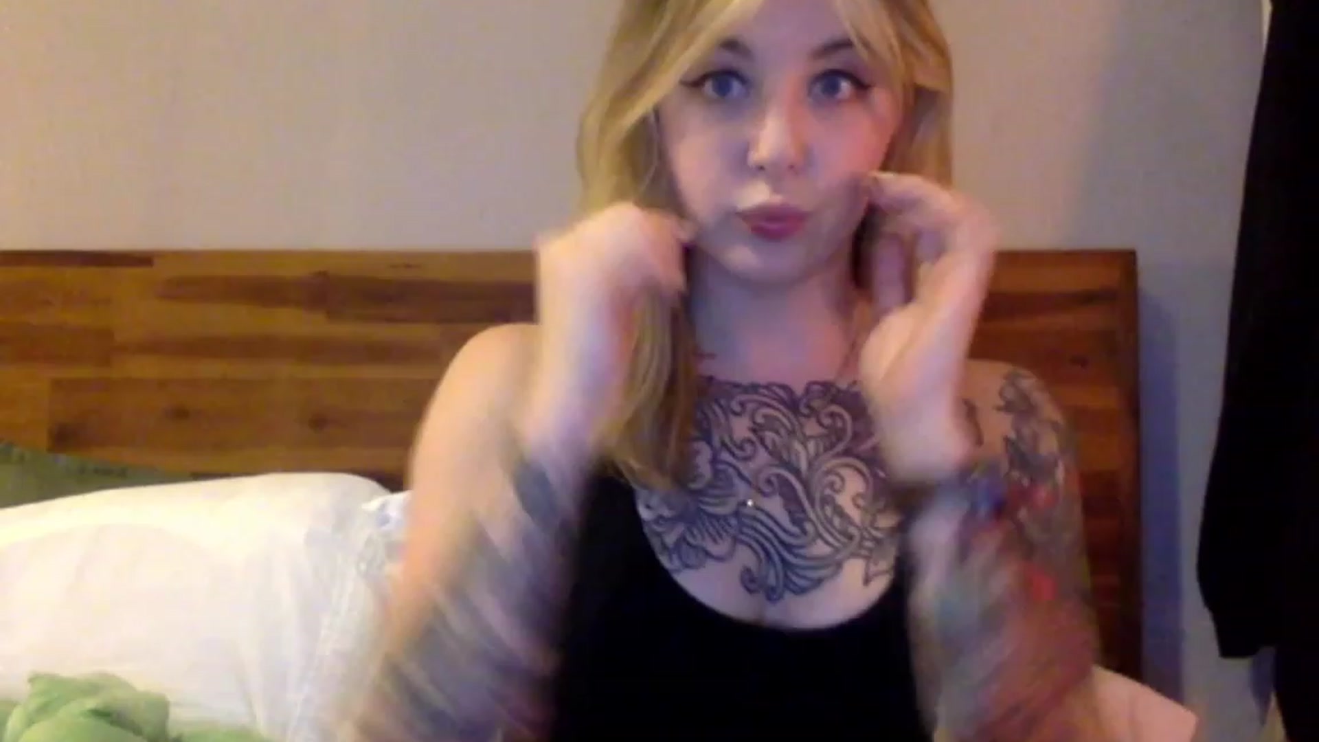 Gallery image thumbnail from Shy_sophia2's myfreecams stream on, 08/12/2023, 02:33 image 9 of 20