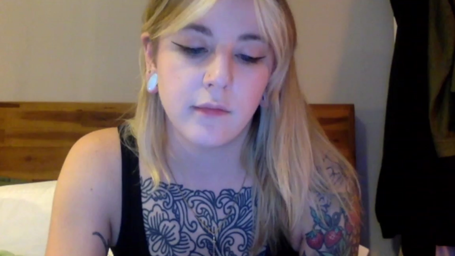 Gallery image thumbnail from Shy_sophia2's myfreecams stream on, 08/12/2023, 02:33 image 19 of 20