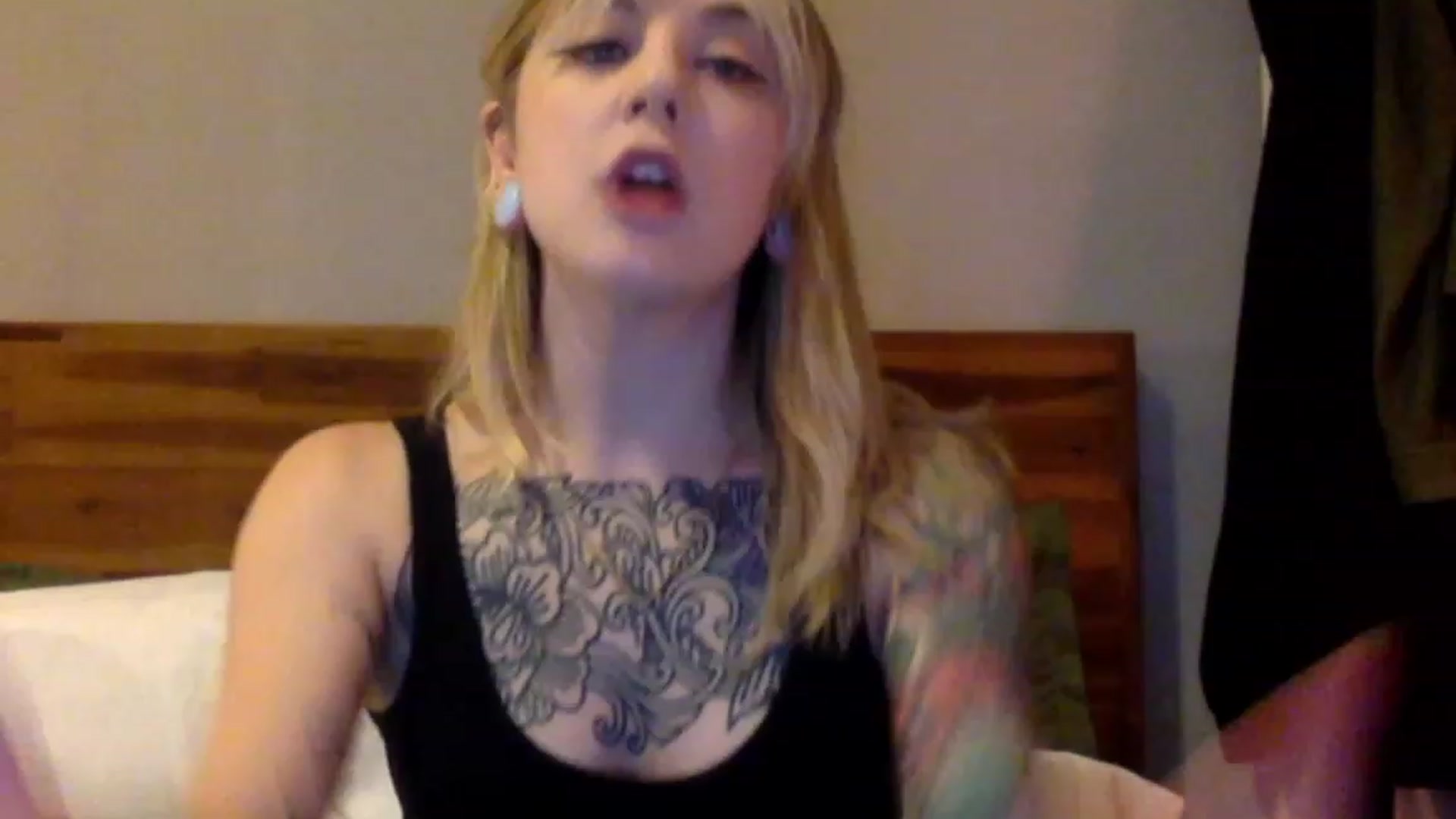 Gallery image thumbnail from Shy_sophia2's myfreecams stream on, 08/12/2023, 02:33 image 18 of 20
