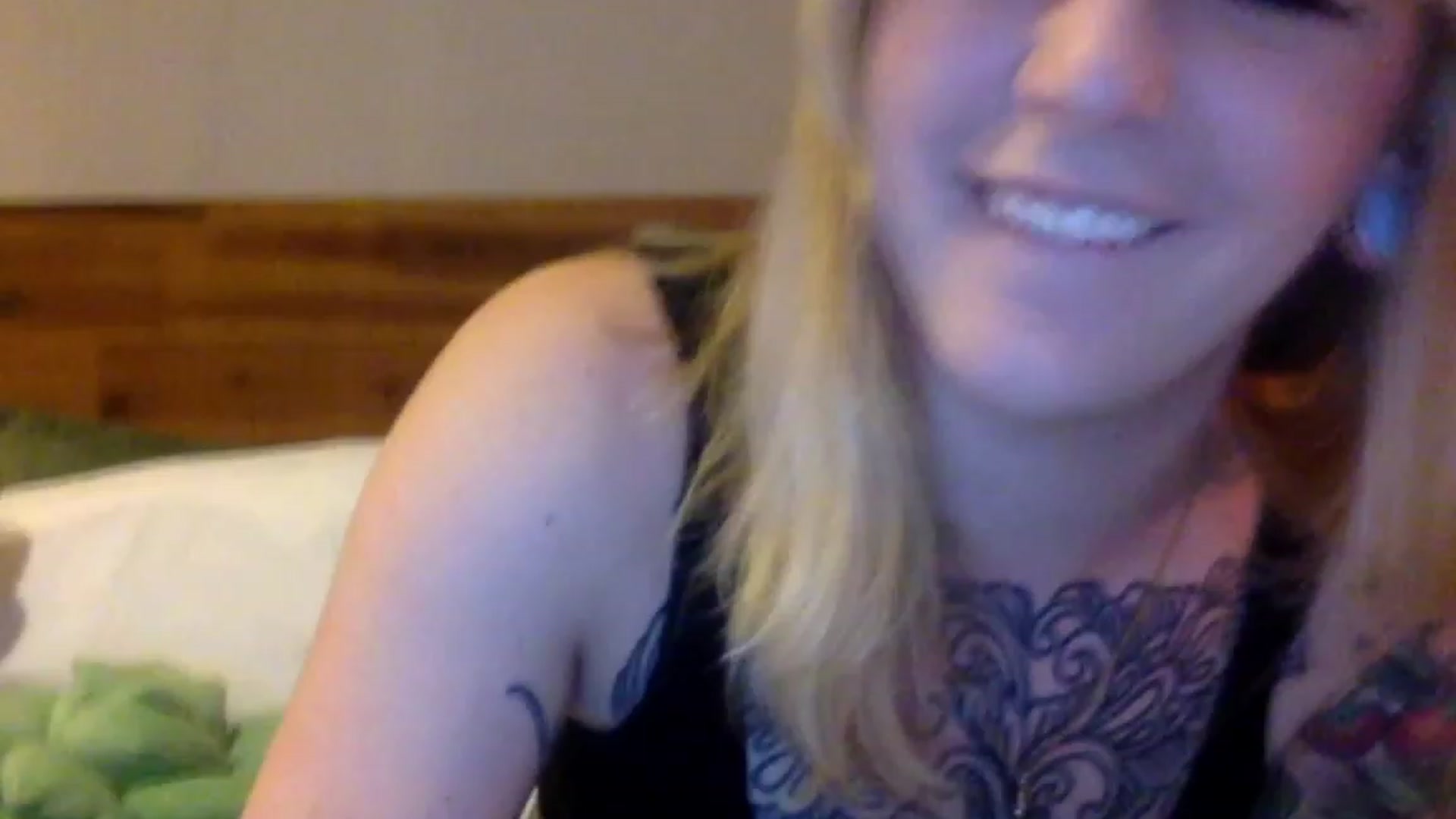 Gallery image thumbnail from Shy_sophia2's myfreecams stream on, 08/12/2023, 02:33 image 12 of 20