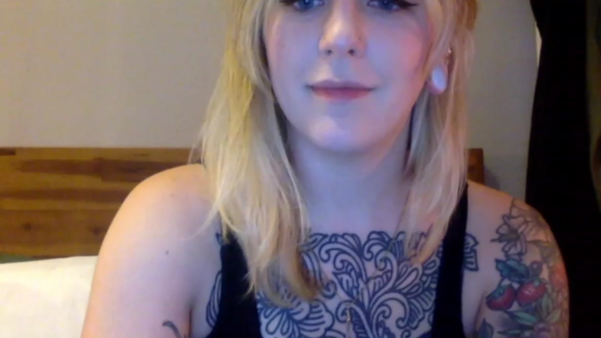 Gallery image thumbnail from Shy_sophia2's myfreecams stream on, 08/12/2023, 02:33 image 3 of 20