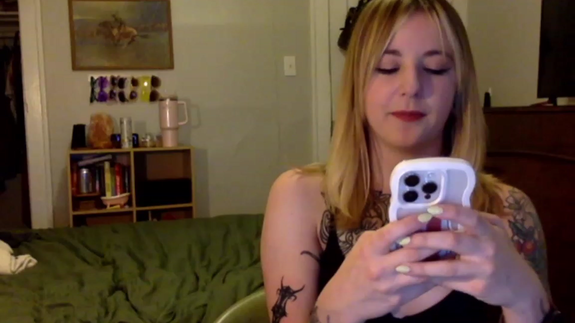 Gallery image thumbnail from Shy_sophia2's myfreecams stream on, 08/26/2023, 04:55 image 9 of 20