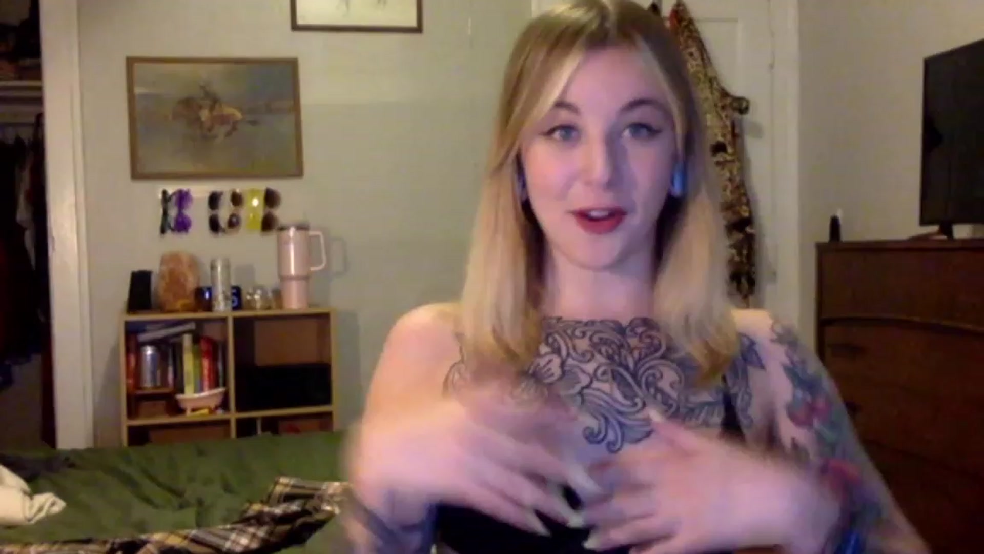 Gallery image thumbnail from Shy_sophia2's myfreecams stream on, 08/26/2023, 04:55 image 14 of 20