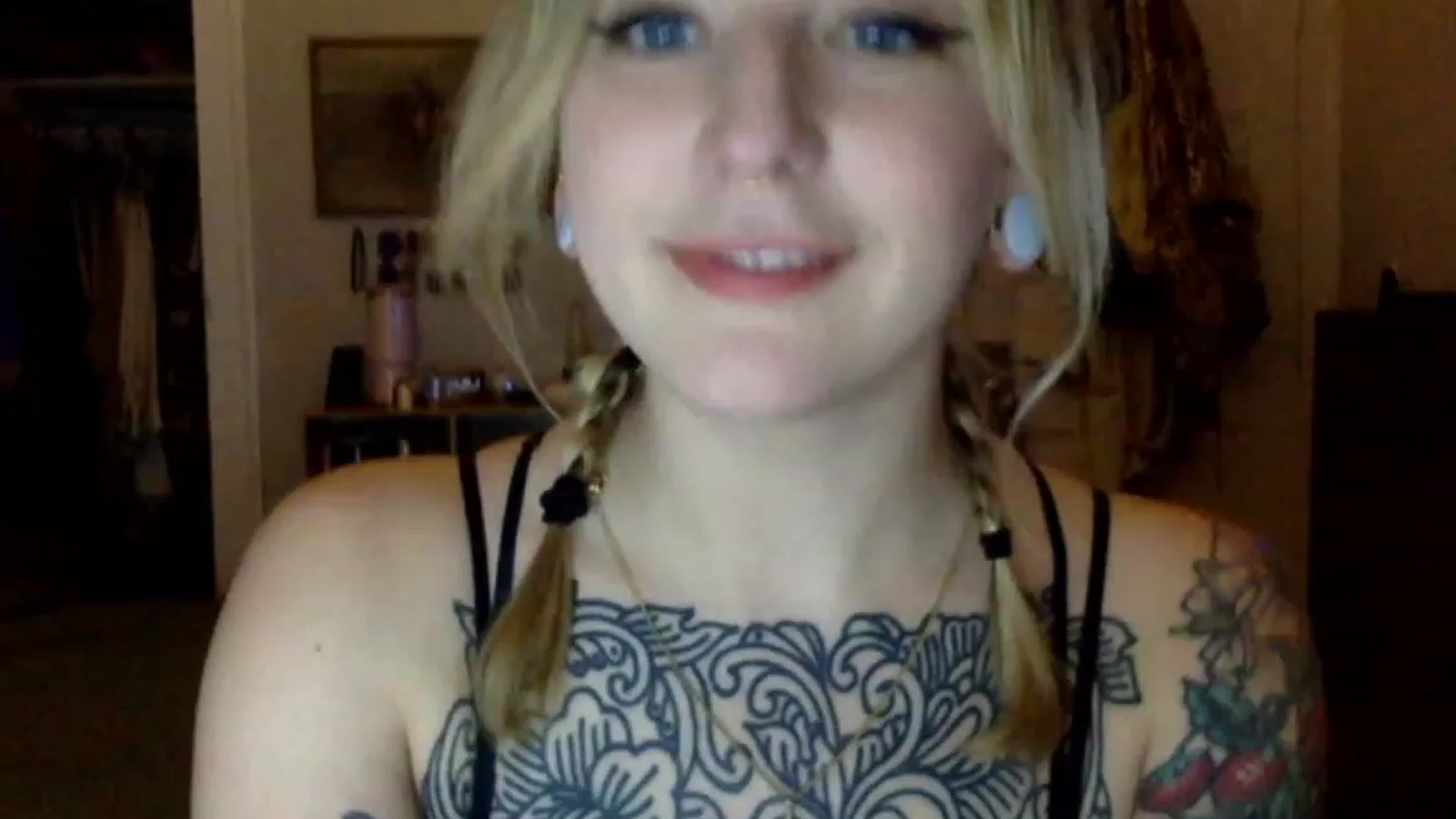 Gallery image thumbnail from Shy_sophia2's myfreecams stream on, 09/15/2023, 05:19 image 10 of 20
