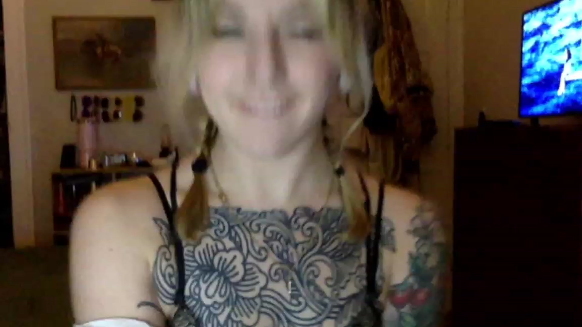 Gallery image thumbnail from Shy_sophia2's myfreecams stream on, 09/15/2023, 05:19 image 12 of 20