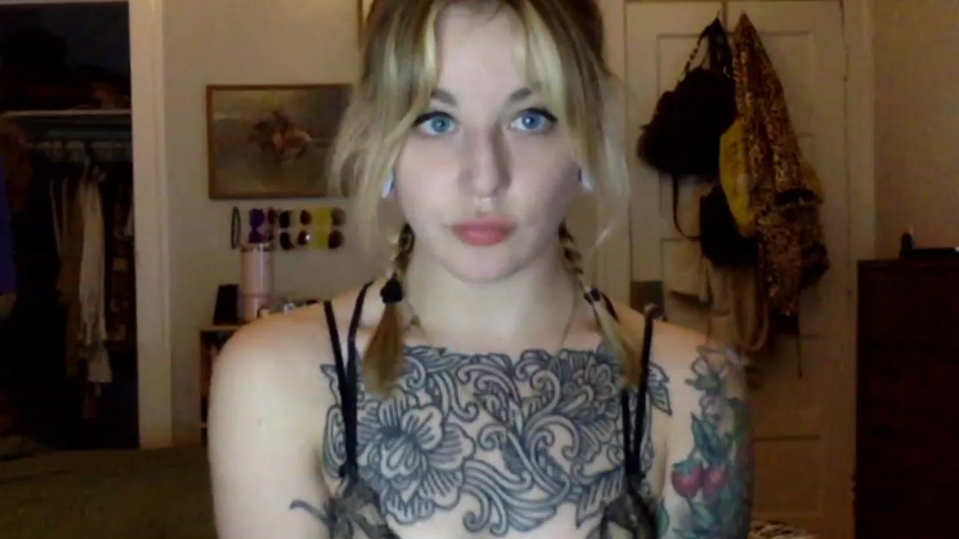 Gallery image thumbnail from Shy_sophia2's myfreecams stream on, 09/15/2023, 05:19 image 19 of 20