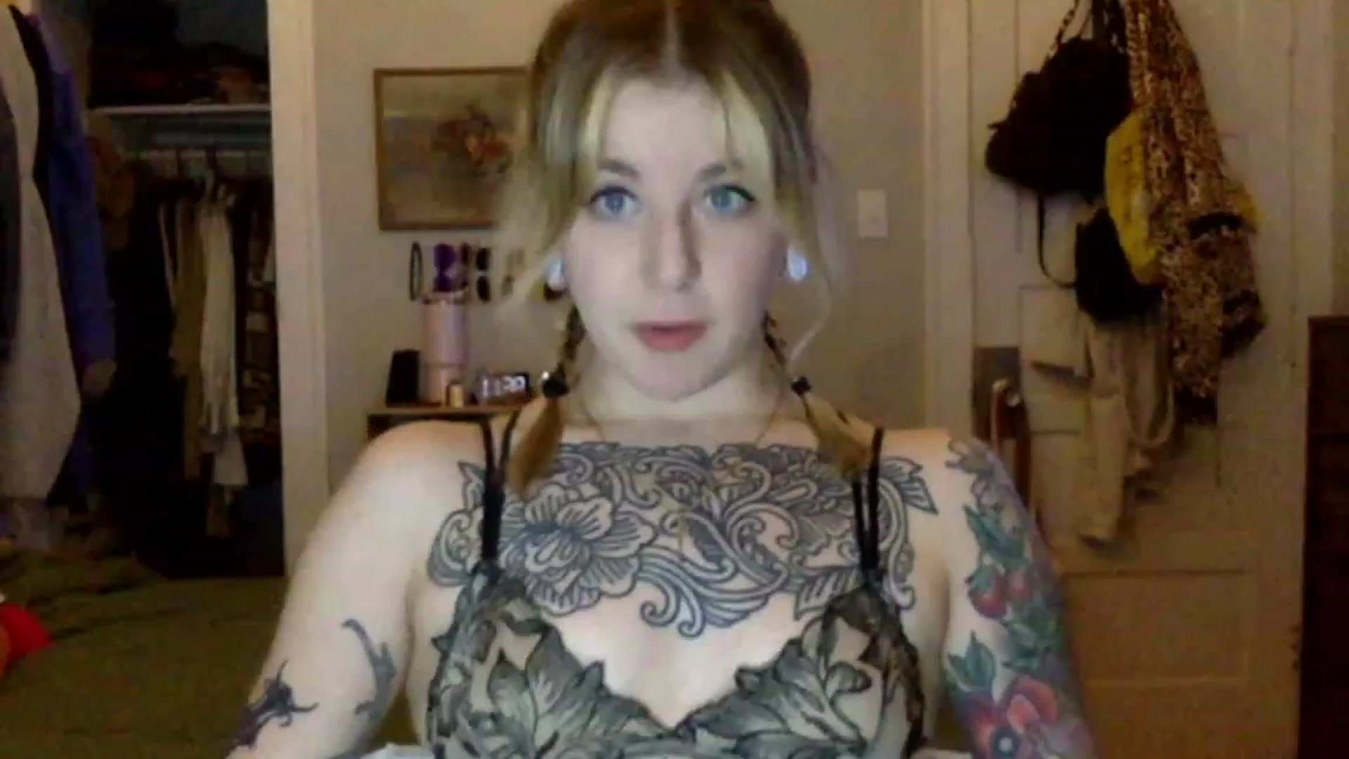 Gallery image thumbnail from Shy_sophia2's myfreecams stream on, 09/15/2023, 05:19 image 8 of 20