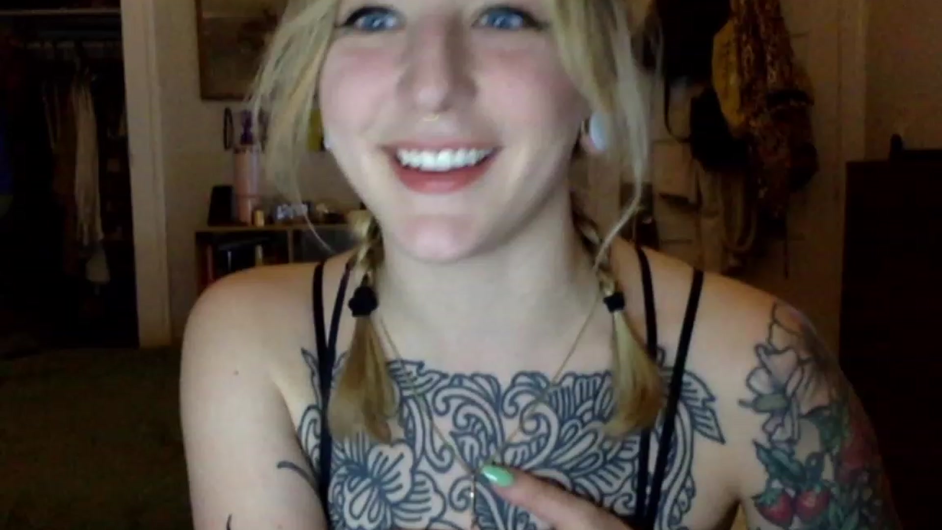 Gallery image thumbnail from Shy_sophia2's myfreecams stream on, 09/15/2023, 05:19 image 16 of 20