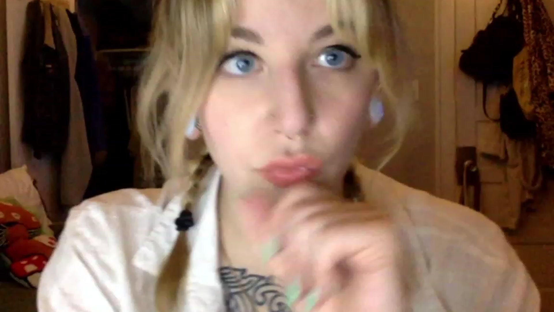 Gallery image thumbnail from Shy_sophia2's myfreecams stream on, 09/15/2023, 05:19 image 1 of 20