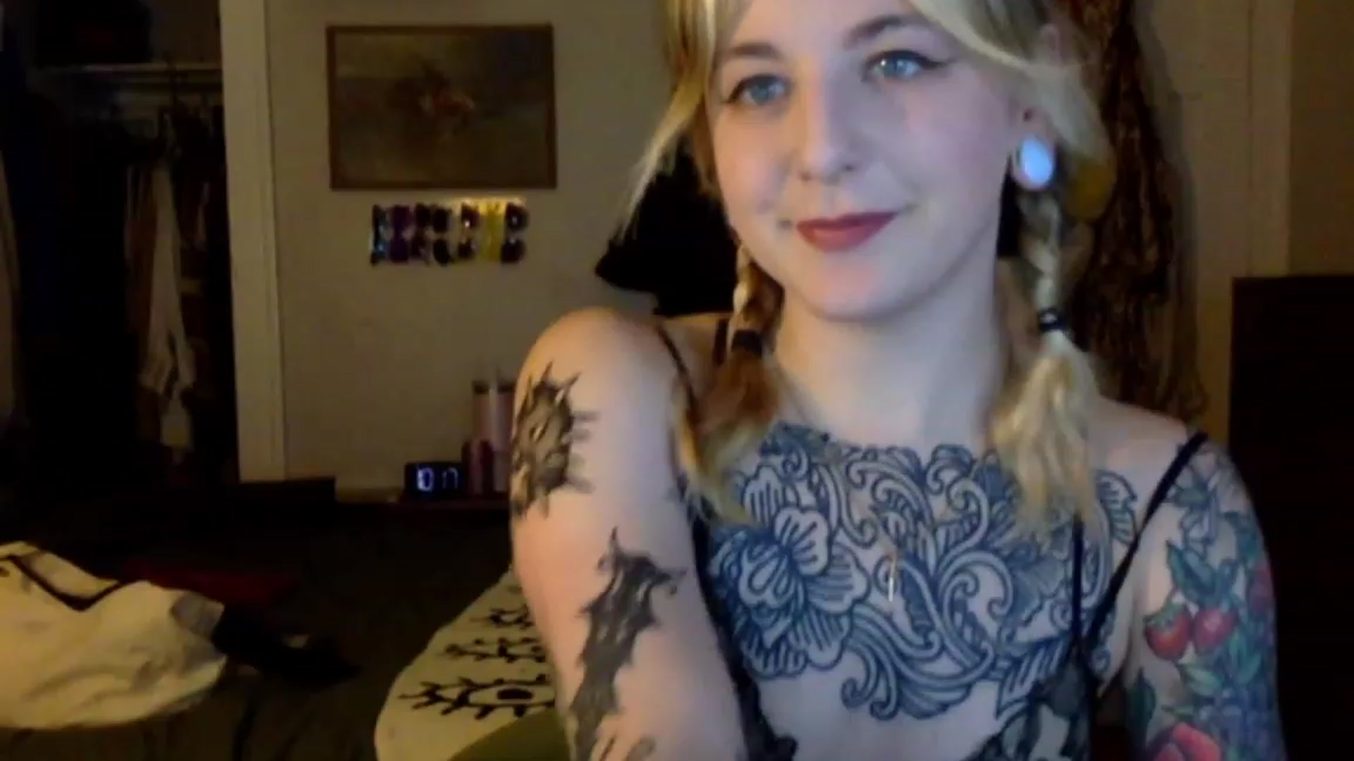 Gallery image thumbnail from Shy_sophia2's myfreecams stream on, 09/21/2023, 03:30 image 10 of 20