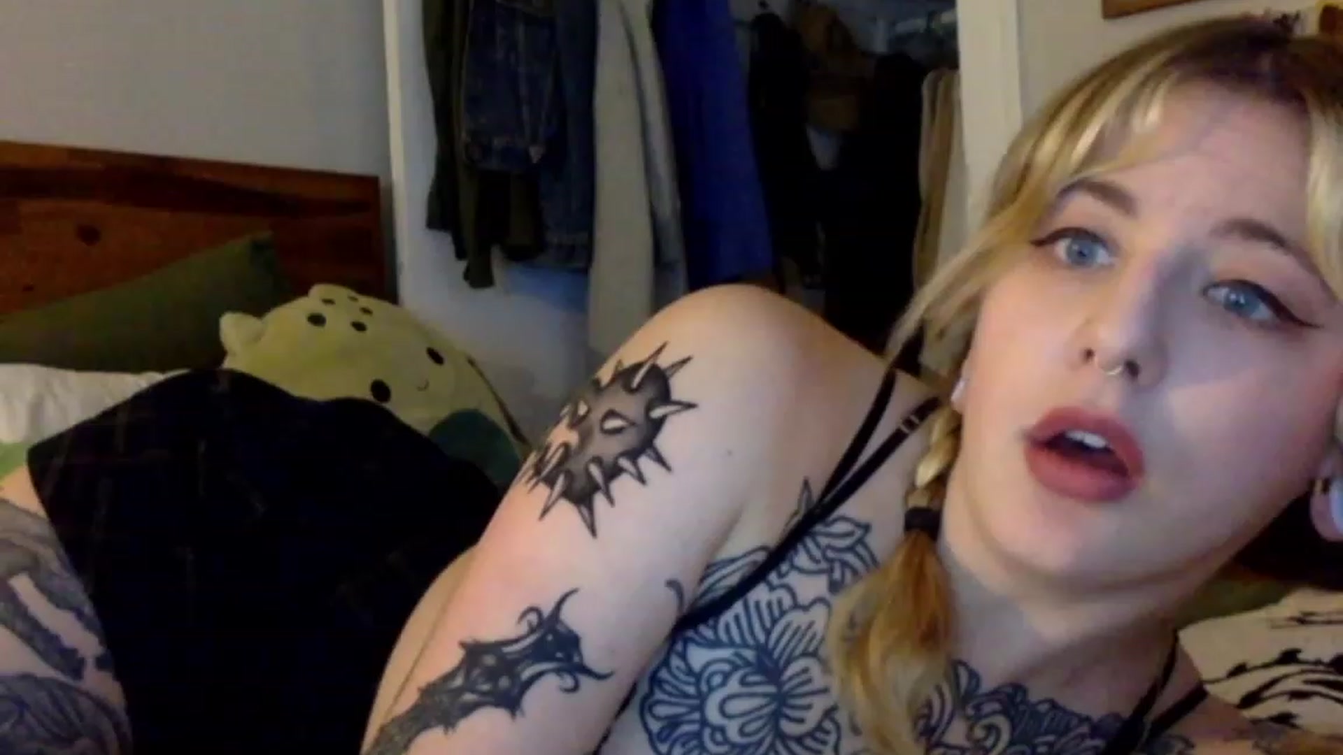 Gallery image thumbnail from Shy_sophia2's myfreecams stream on, 09/21/2023, 03:30 image 18 of 20