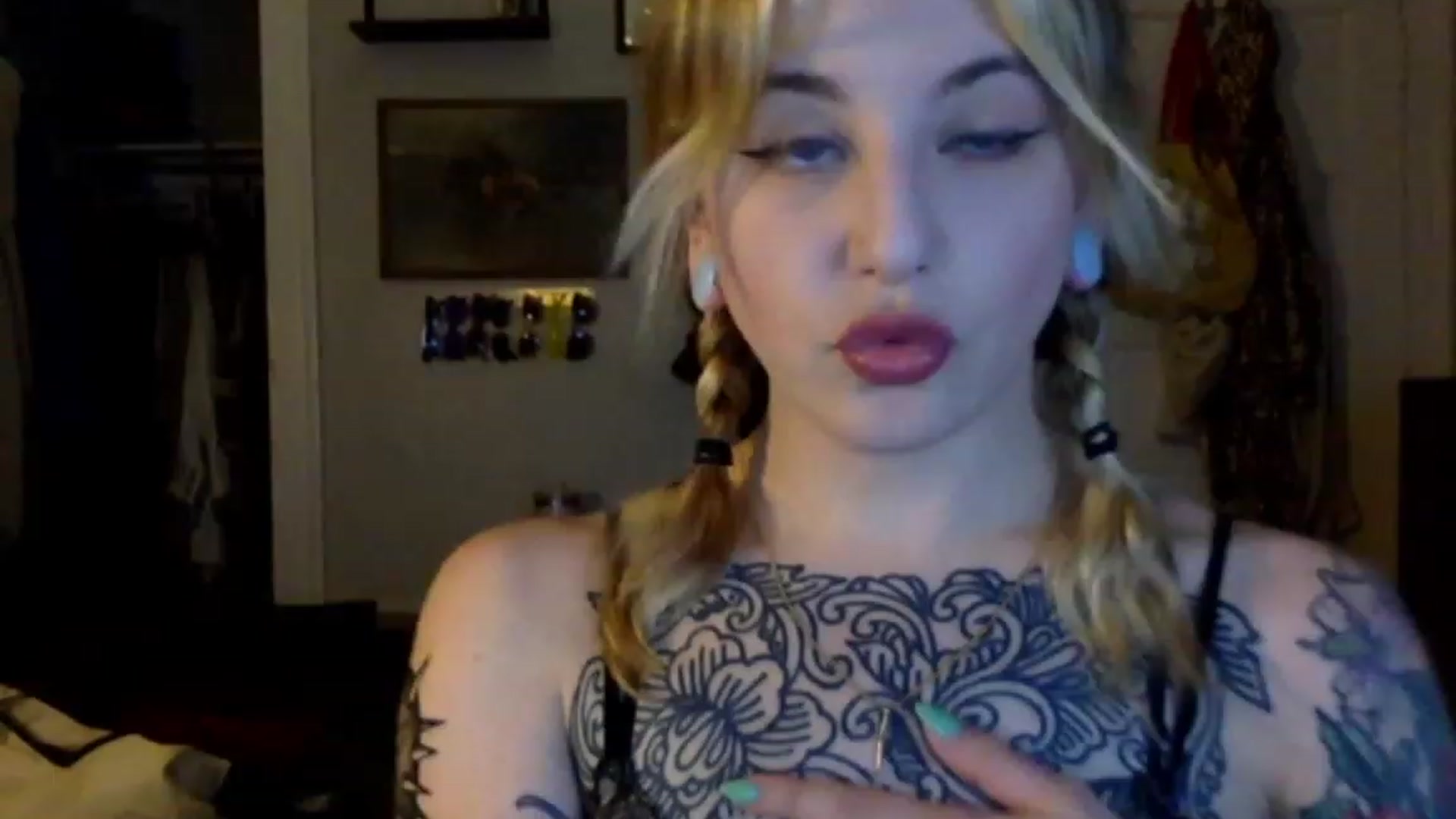 Gallery image thumbnail from Shy_sophia2's myfreecams stream on, 09/21/2023, 03:30 image 7 of 20