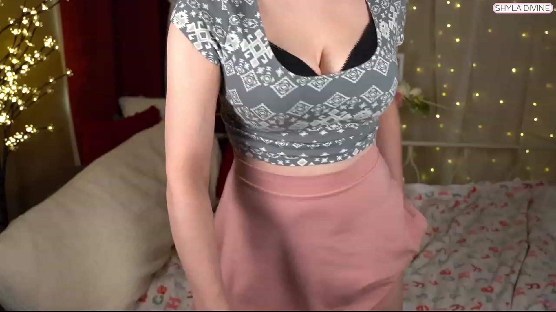 Gallery image thumbnail from ShylaDivine's myfreecams stream on, 03/26/2023, 22:04 image 9 of 20