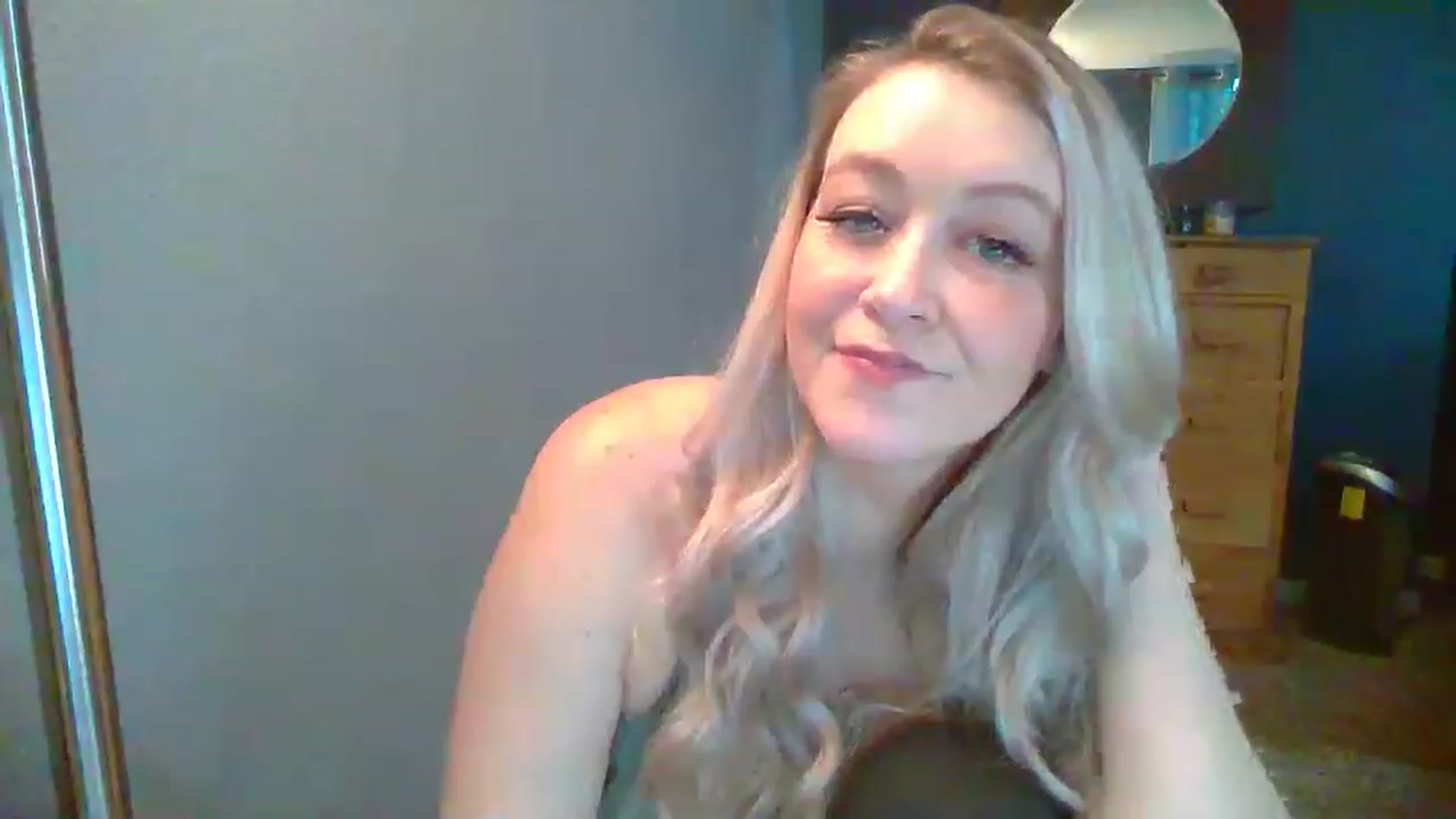 Gallery image thumbnail from ShylaMarie1's myfreecams stream on, 11/30/2022, 21:37 image 9 of 20