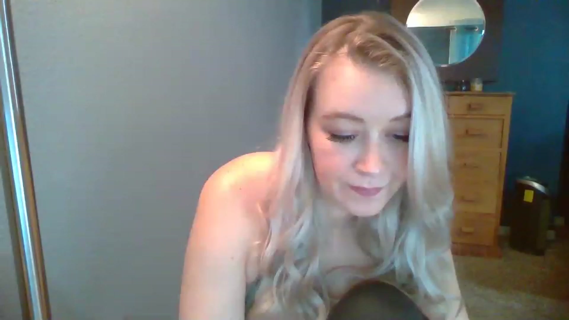 Gallery image thumbnail from ShylaMarie1's myfreecams stream on, 11/30/2022, 21:37 image 10 of 20