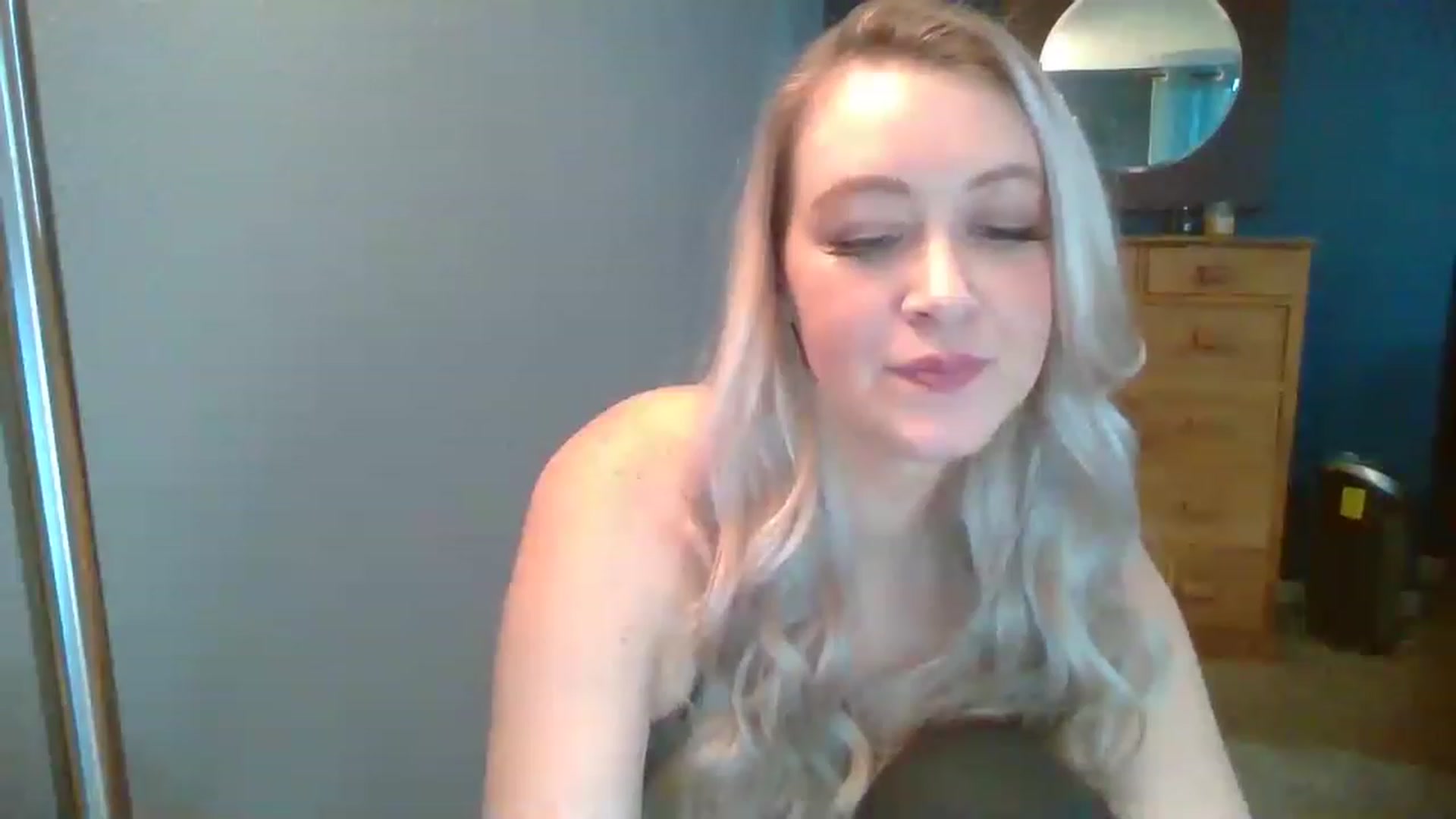 Gallery image thumbnail from ShylaMarie1's myfreecams stream on, 11/30/2022, 21:37 image 8 of 20
