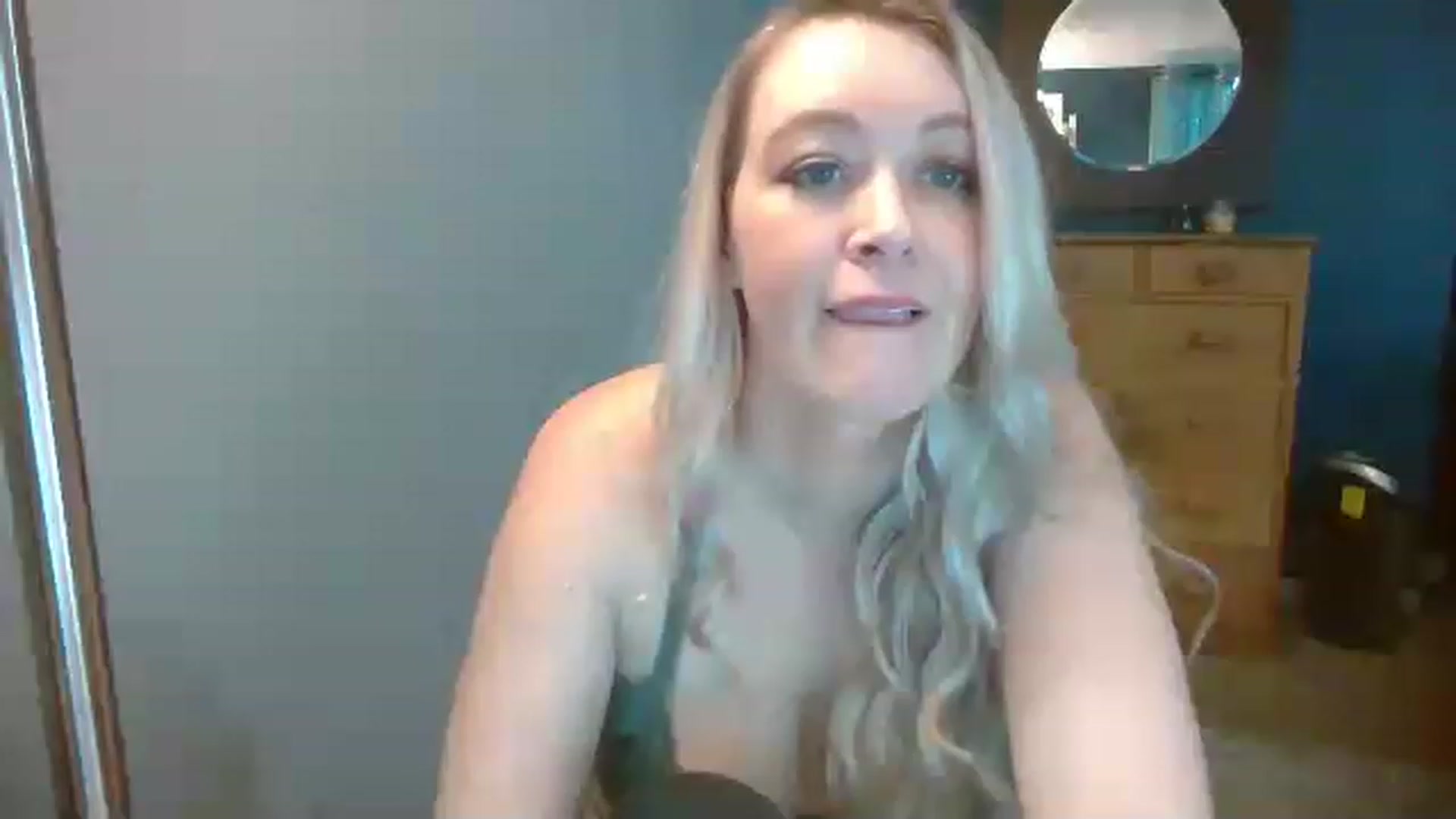 Gallery image thumbnail from ShylaMarie1's myfreecams stream on, 11/30/2022, 21:37 image 14 of 20