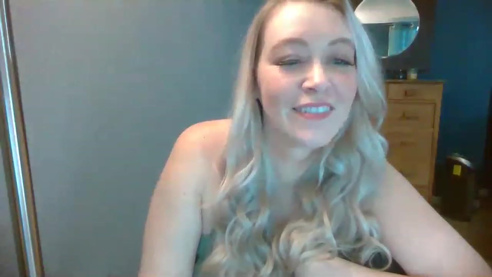 Gallery image thumbnail from ShylaMarie1's myfreecams stream on, 11/30/2022, 21:37 image 12 of 20