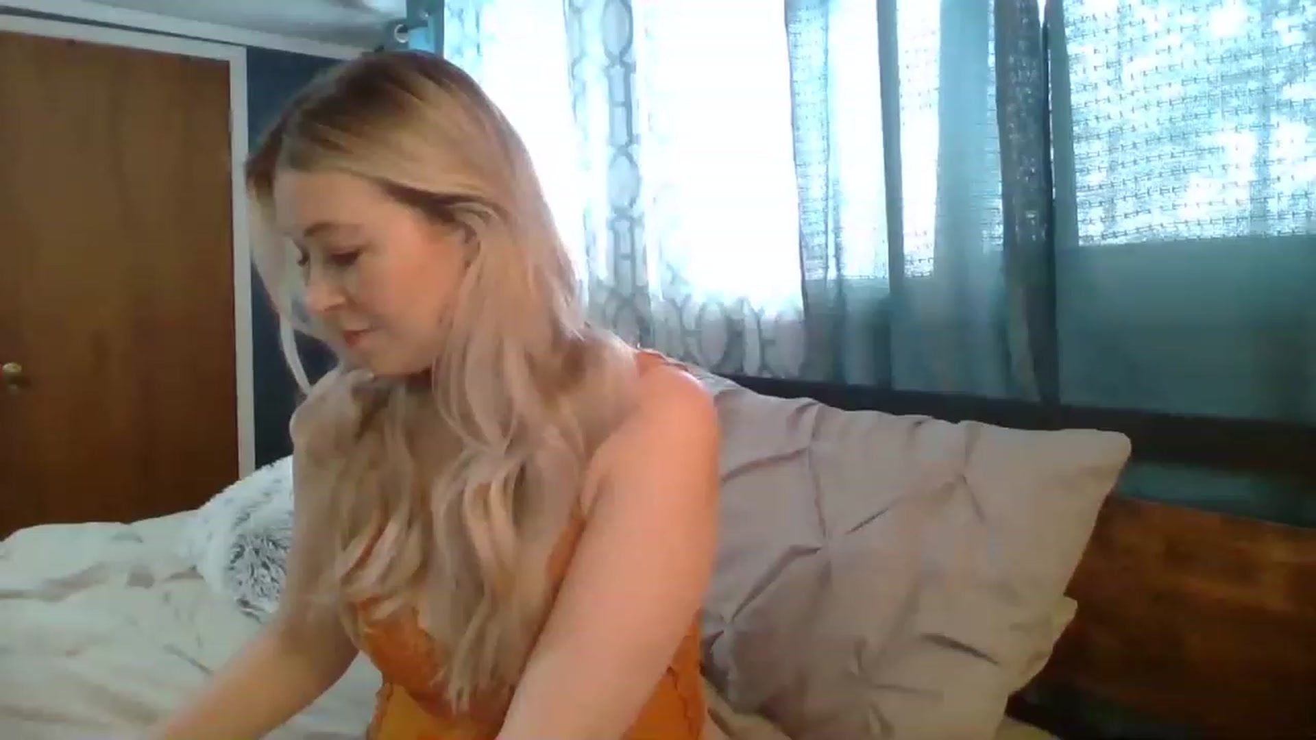 Gallery image thumbnail from ShylaMarie1's myfreecams stream on, 12/11/2022, 18:40 image 1 of 20