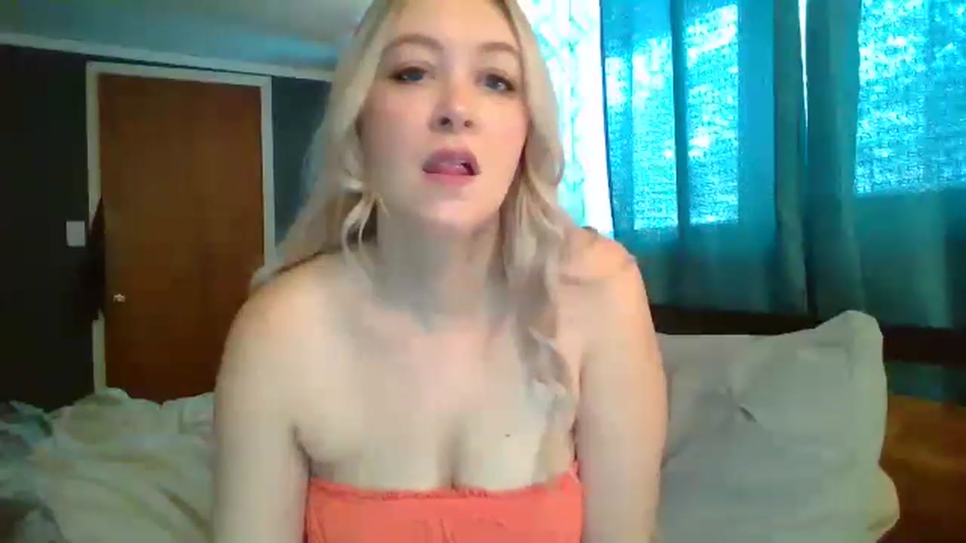 Gallery image thumbnail from ShylaMarie1's myfreecams stream on, 12/12/2022, 16:42 image 3 of 20