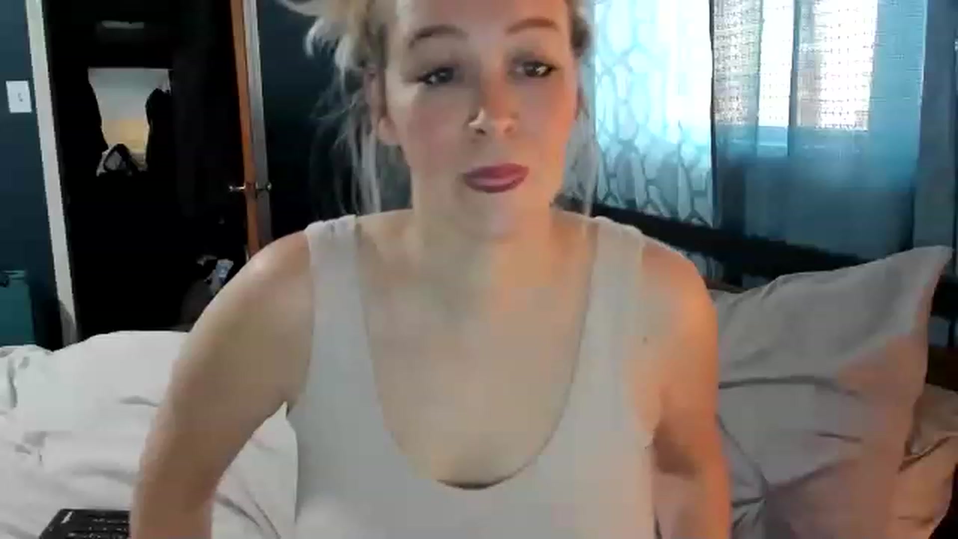 Gallery image thumbnail from ShylaMarie1's myfreecams stream on, 01/25/2023, 17:19 image 4 of 20
