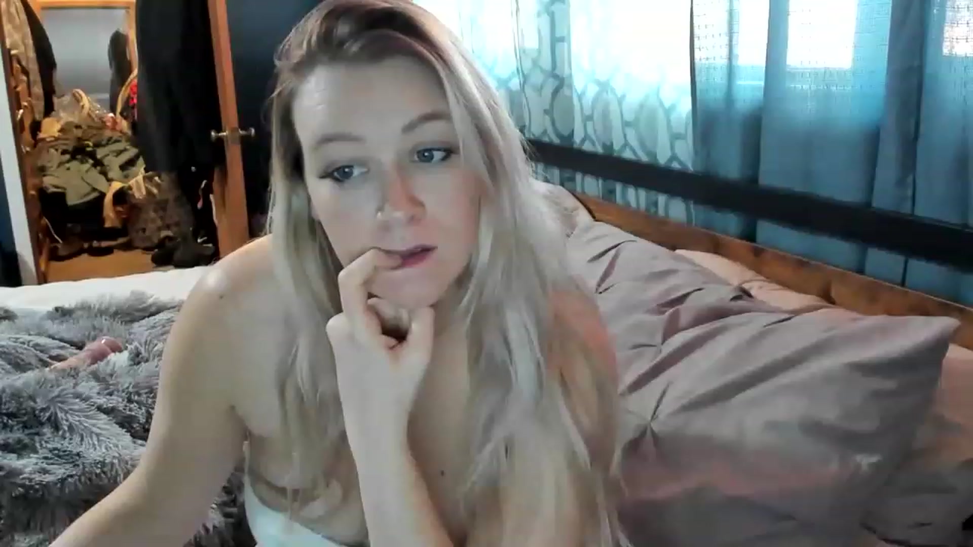 Gallery image thumbnail from ShylaMarie1's myfreecams stream on, 01/26/2023, 16:57 image 16 of 20