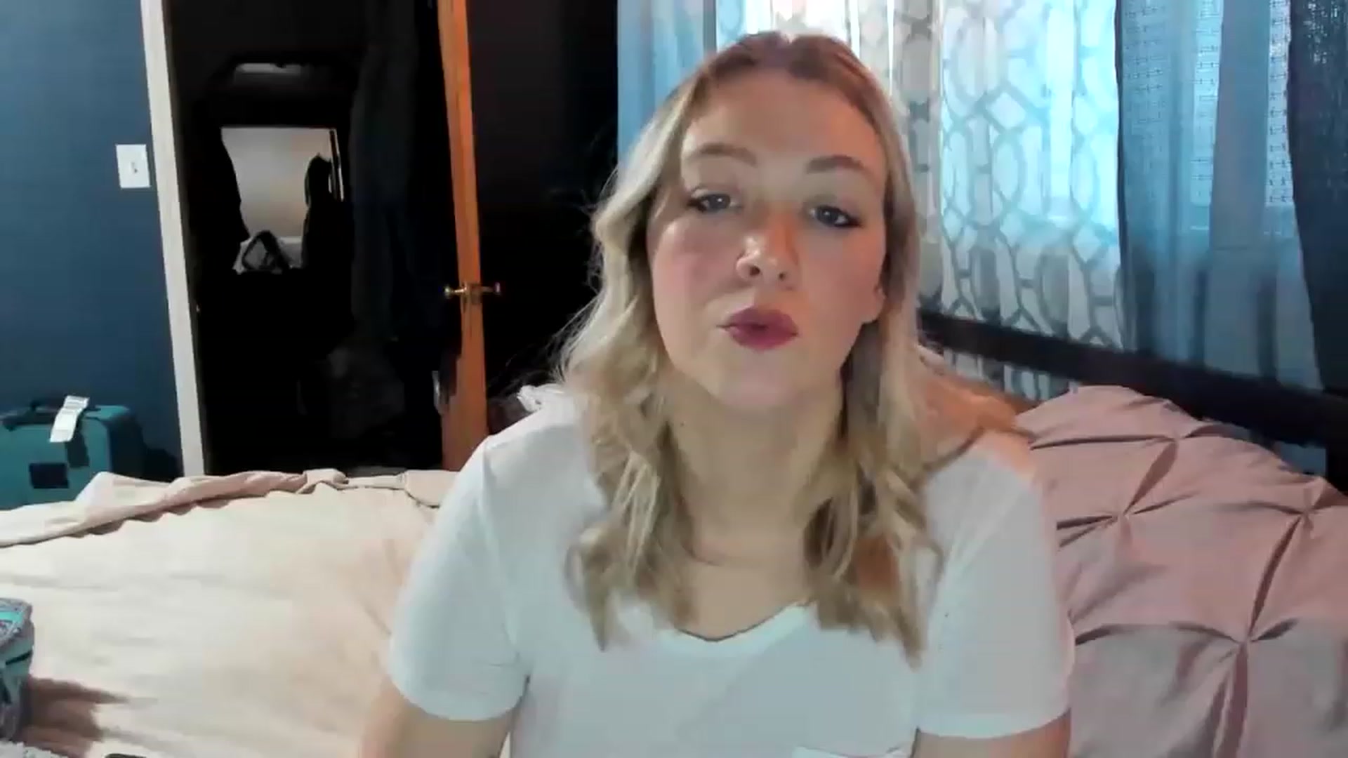 Gallery image thumbnail from ShylaMarie1's myfreecams stream on, 01/27/2023, 16:13 image 7 of 20