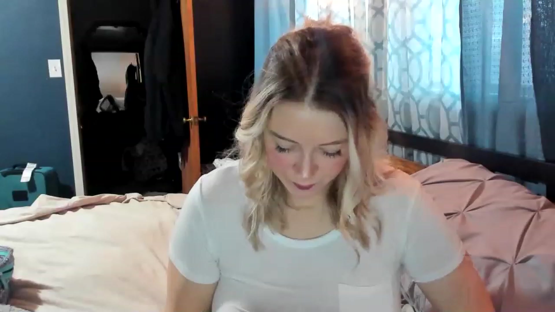 Gallery image thumbnail from ShylaMarie1's myfreecams stream on, 01/27/2023, 16:13 image 8 of 20