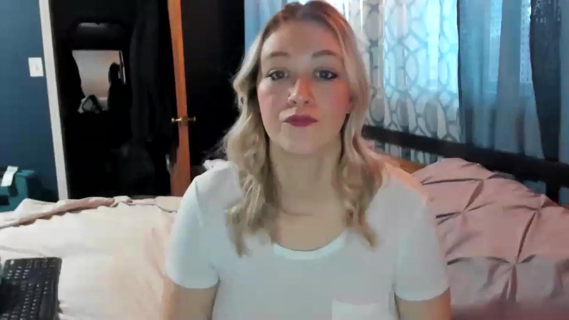 Gallery image thumbnail from ShylaMarie1's myfreecams stream on, 01/27/2023, 16:13 image 5 of 20
