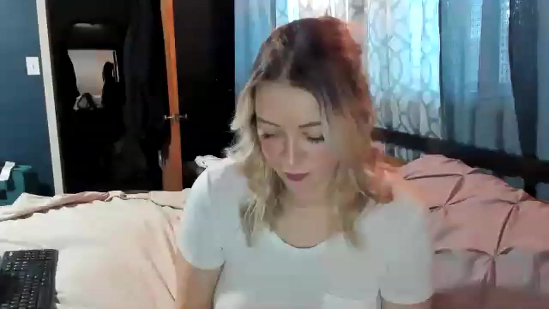Gallery image thumbnail from ShylaMarie1's myfreecams stream on, 01/27/2023, 16:13 image 4 of 20