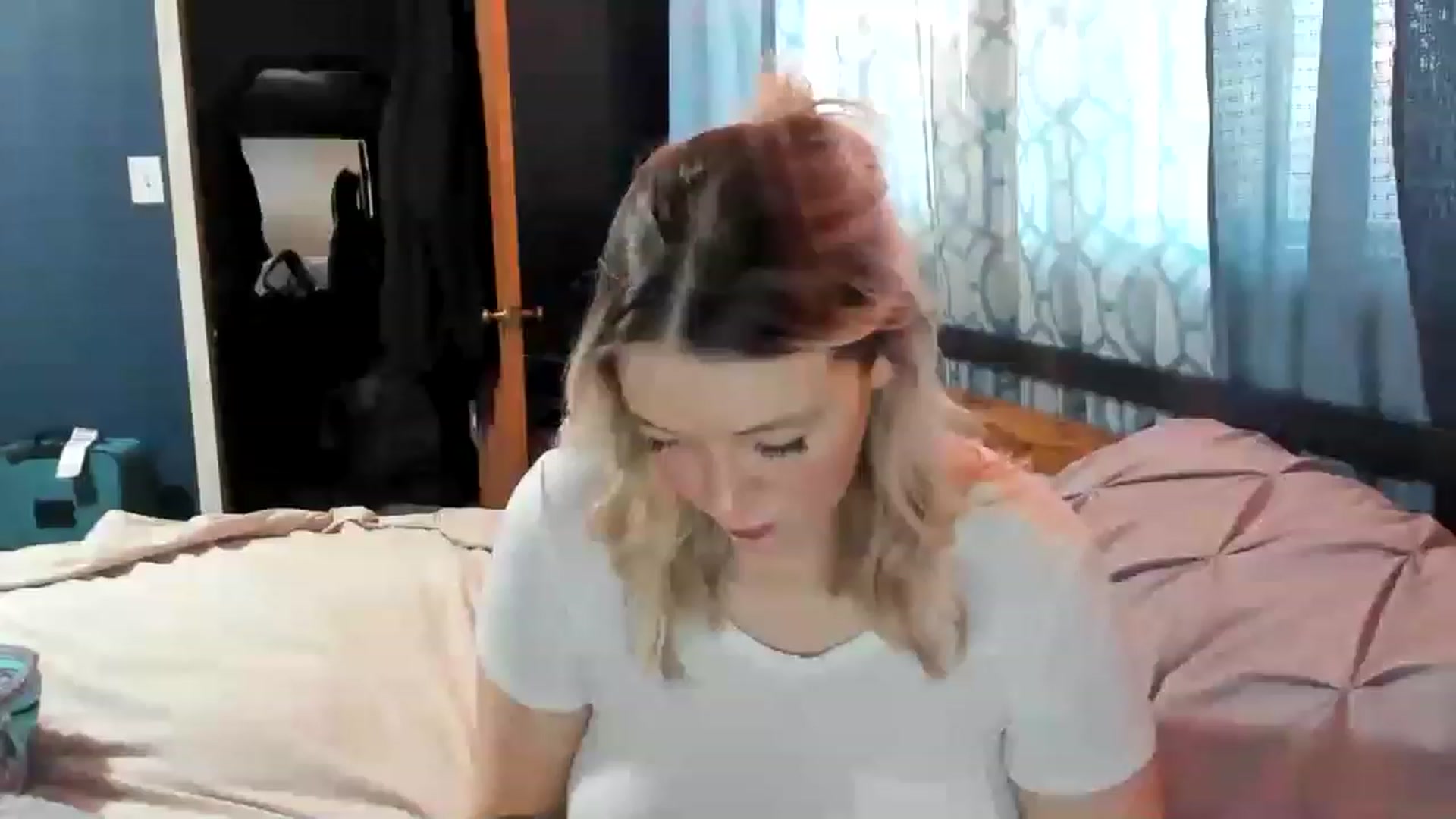 Gallery image thumbnail from ShylaMarie1's myfreecams stream on, 01/27/2023, 16:13 image 14 of 20