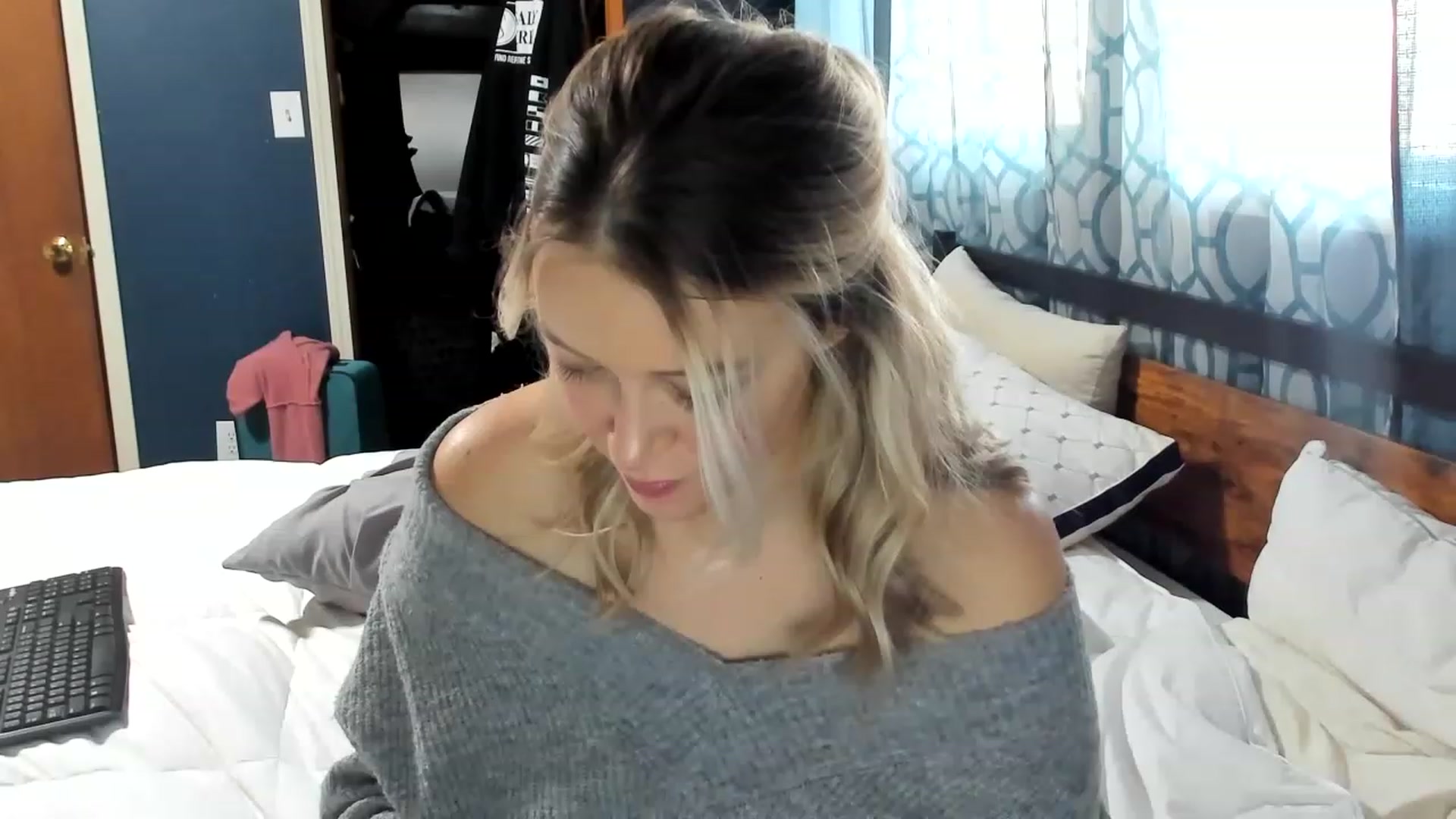Gallery image thumbnail from ShylaMarie1's myfreecams stream on, 01/31/2023, 17:11 image 8 of 20