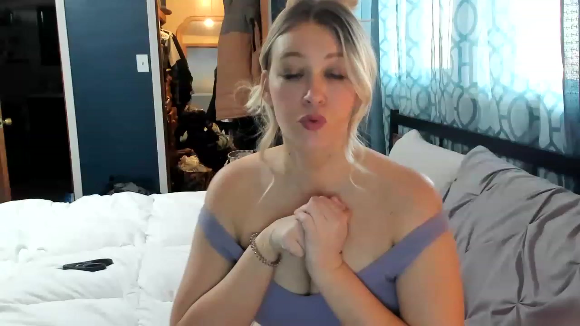 Gallery image thumbnail from ShylaMarie1's myfreecams stream on, 02/09/2023, 16:59 image 6 of 20