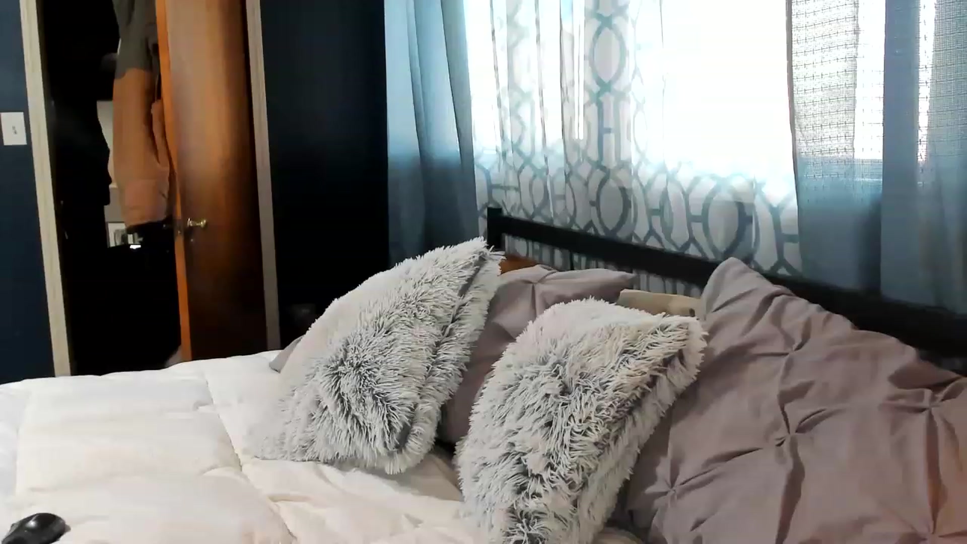 Gallery image thumbnail from ShylaMarie1's myfreecams stream on, 02/13/2023, 18:10 image 3 of 20