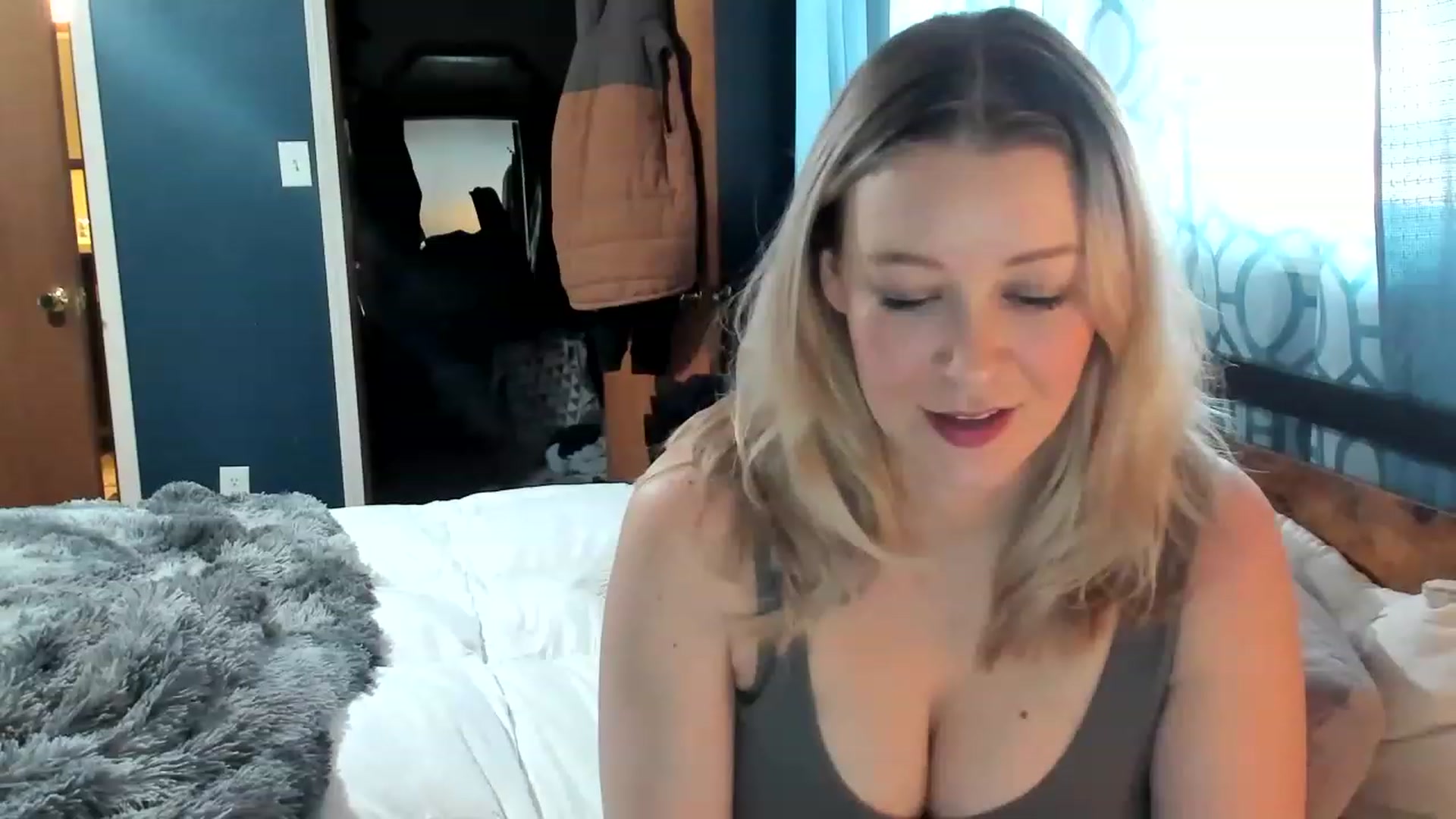 Gallery image thumbnail from ShylaMarie1's myfreecams stream on, 02/15/2023, 17:22 image 9 of 20