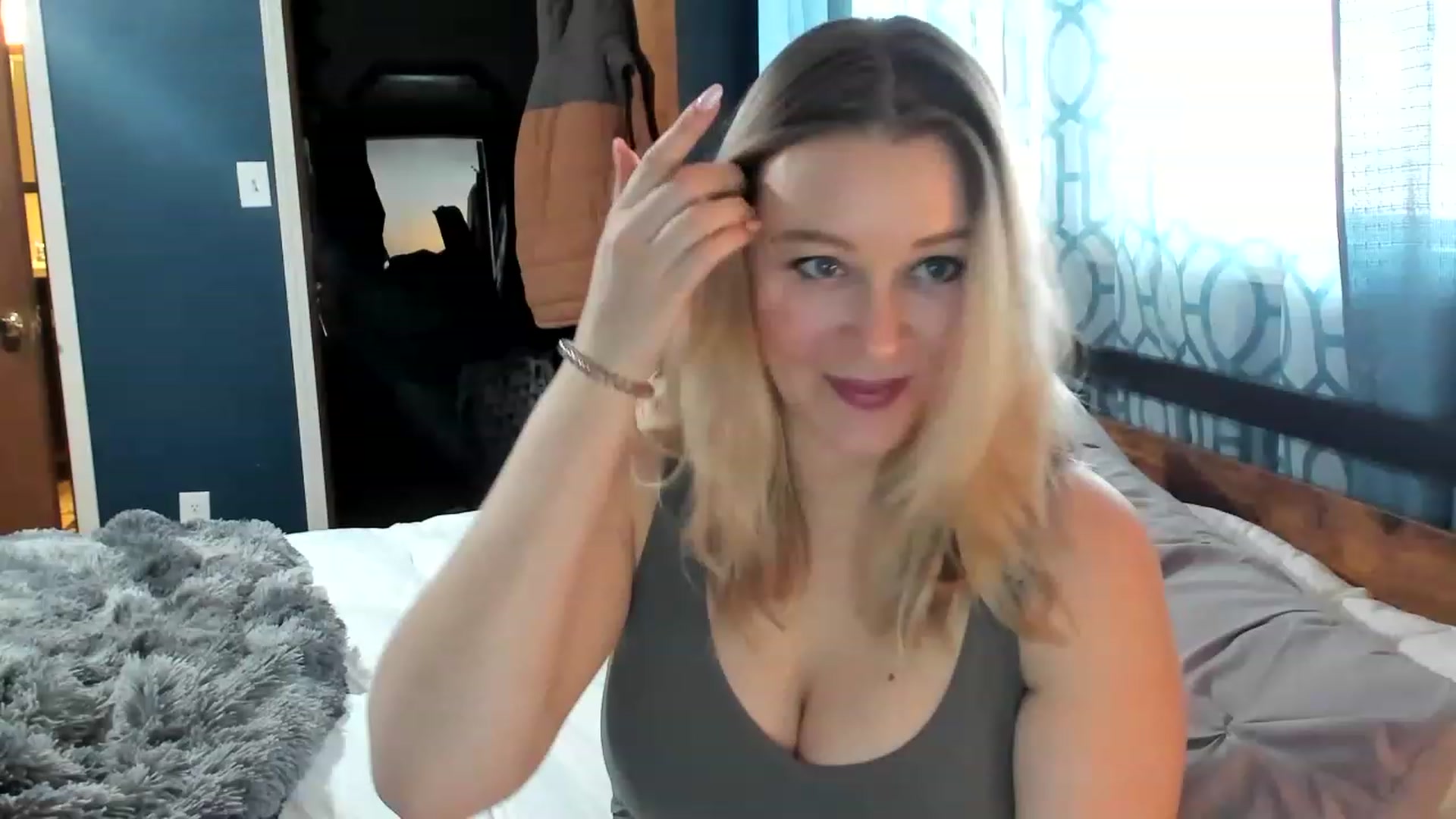 Gallery image thumbnail from ShylaMarie1's myfreecams stream on, 02/15/2023, 17:59 image 10 of 20