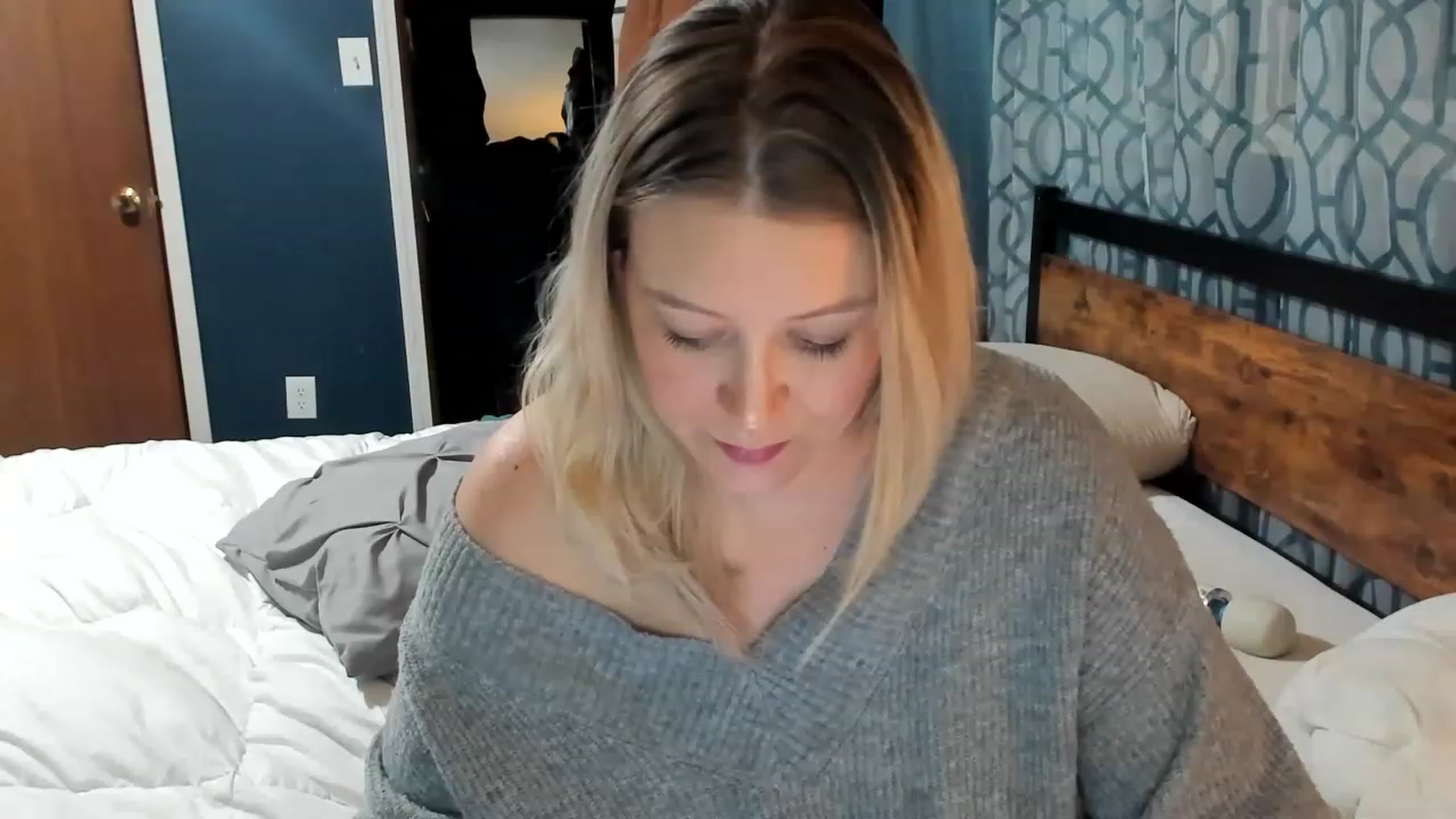 Gallery image thumbnail from ShylaMarie1's myfreecams stream on, 02/17/2023, 02:45 image 6 of 20