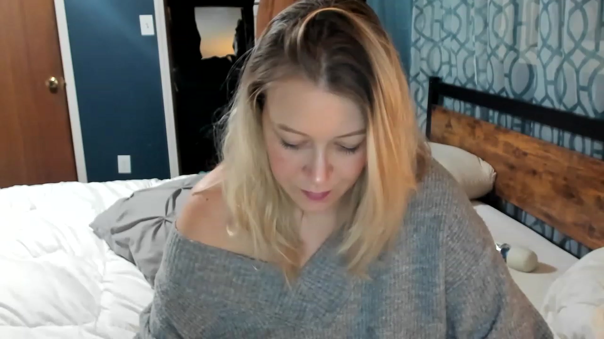 Gallery image thumbnail from ShylaMarie1's myfreecams stream on, 02/17/2023, 02:45 image 12 of 20