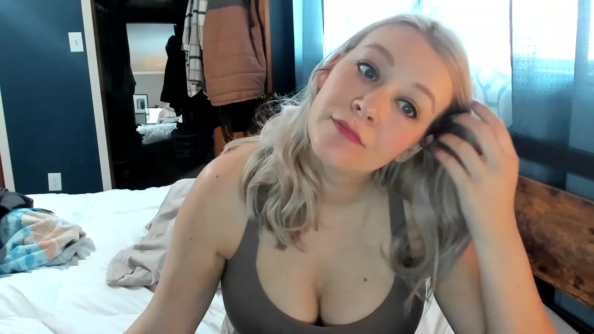 Gallery image thumbnail from ShylaMarie1's myfreecams stream on, 03/01/2023, 17:38 image 7 of 20